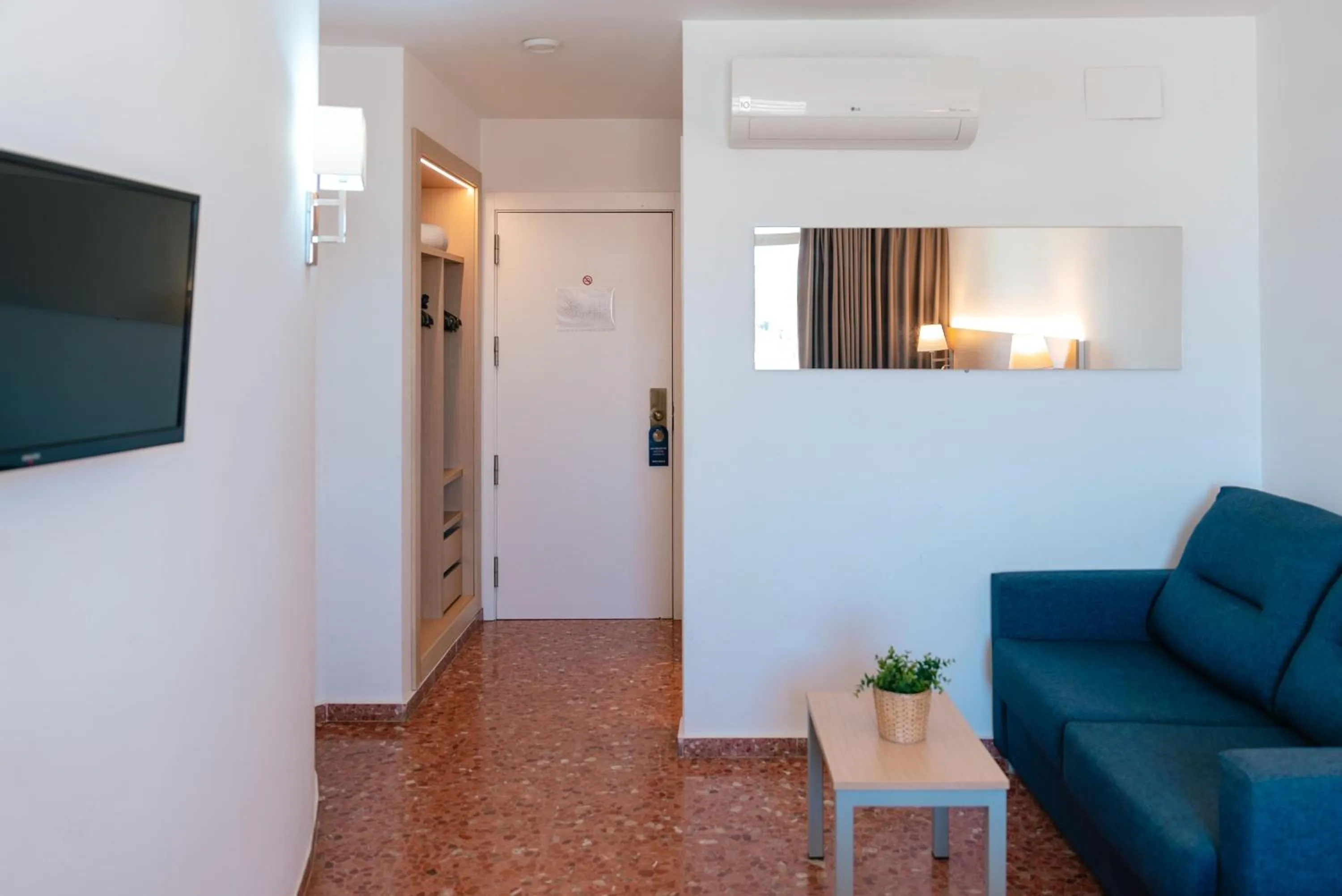 Photo of the whole room in Port Europa