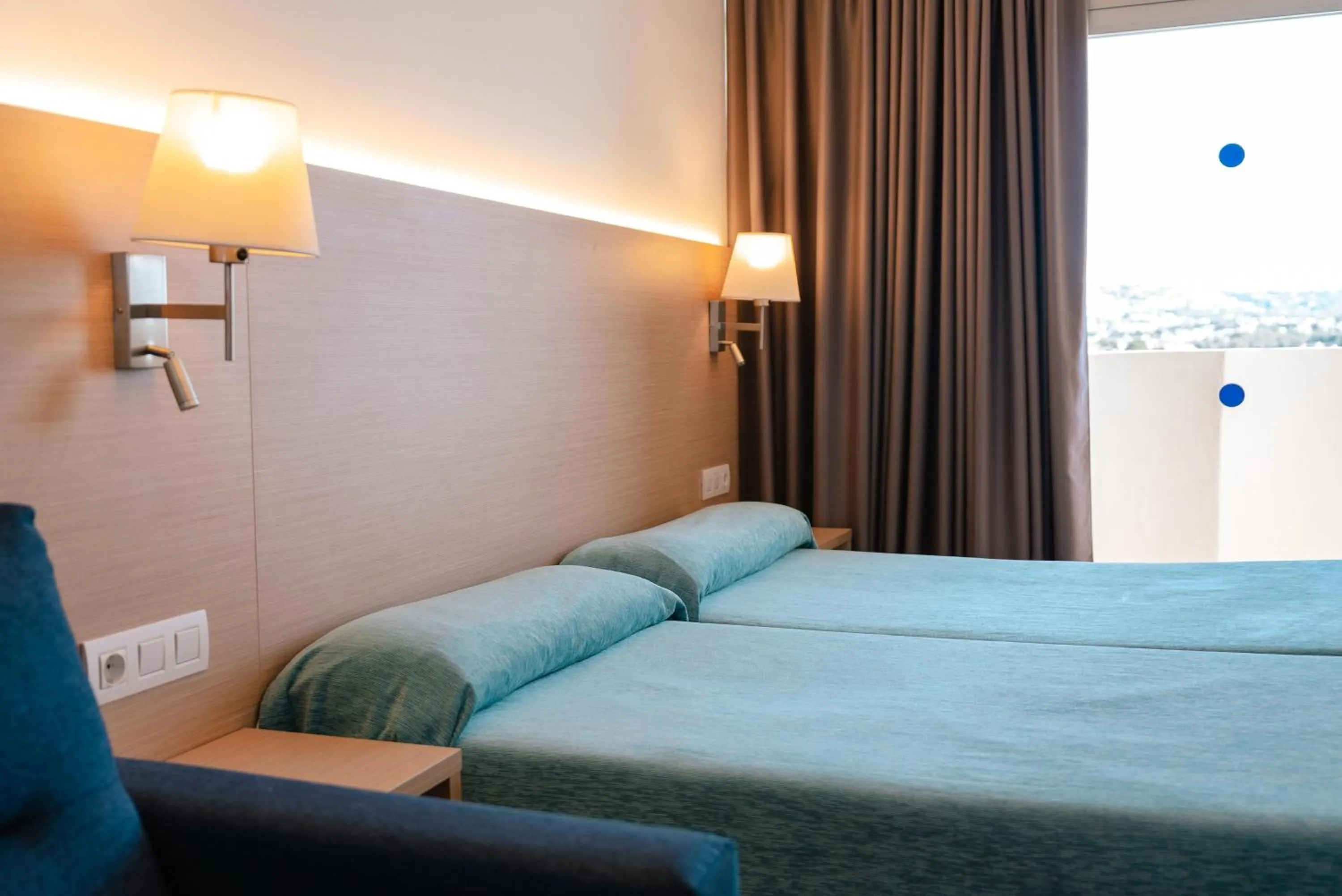 Photo of the whole room, Bed in Port Europa