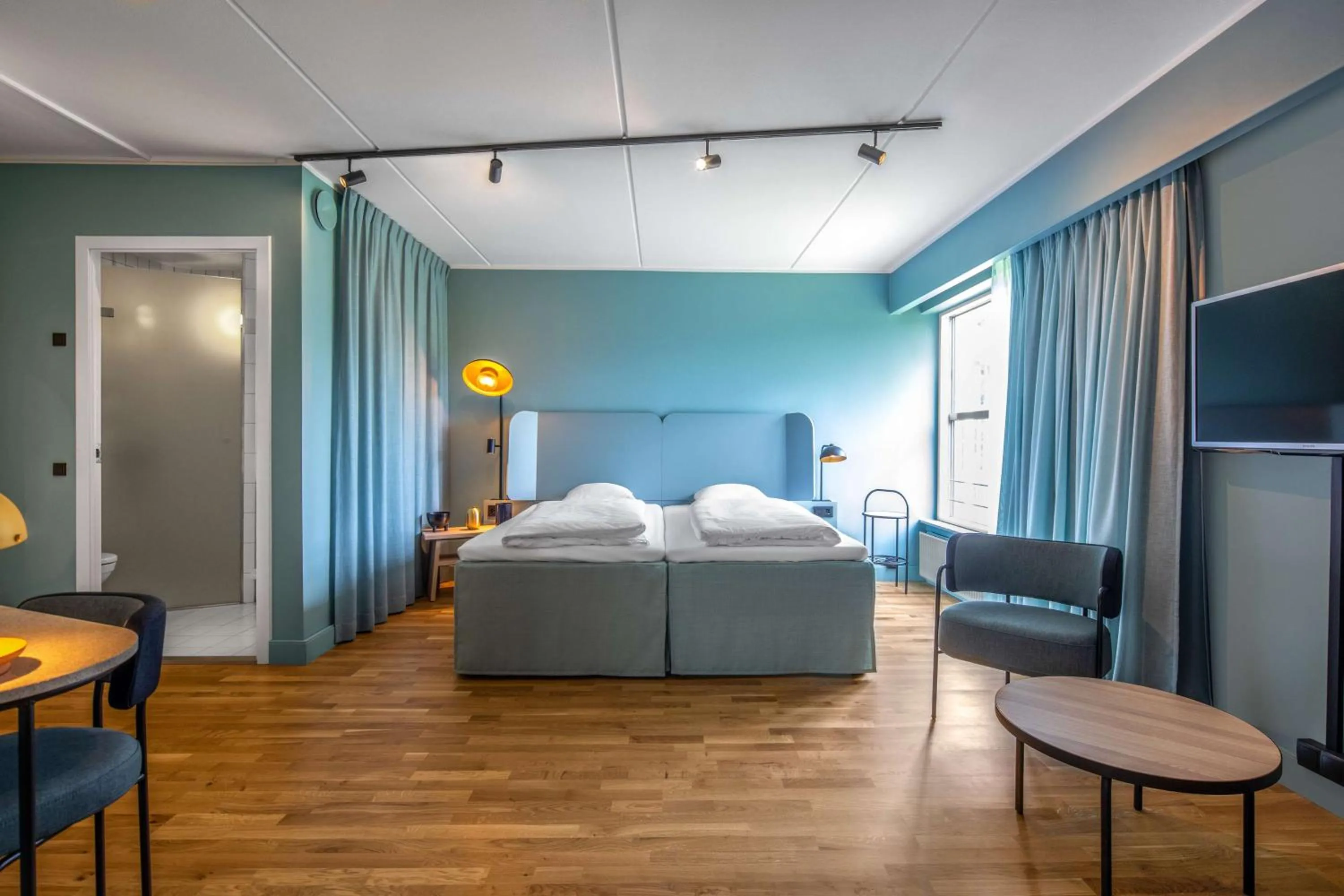 Photo of the whole room, Bed in Scandic Silkeborg