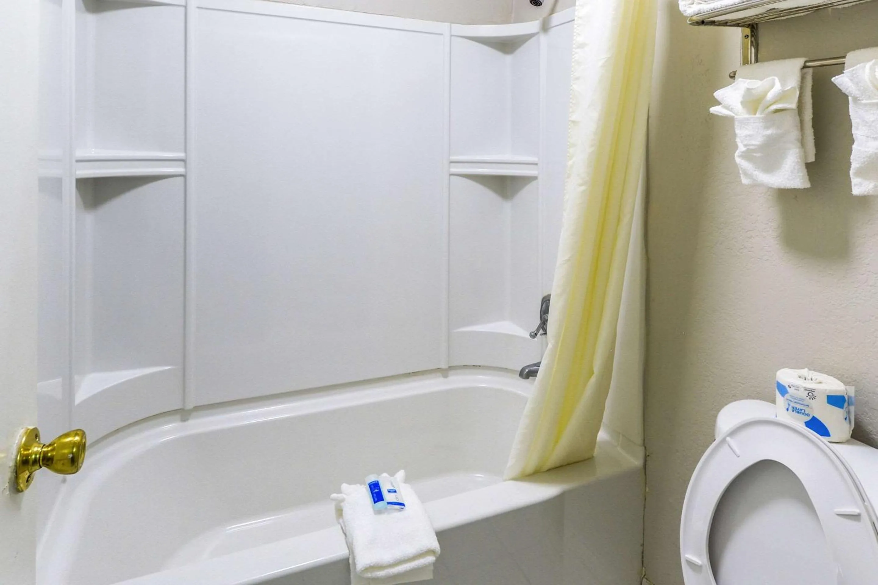 Bedroom in Rodeway Inn North Charleston - Ashley Phosphate