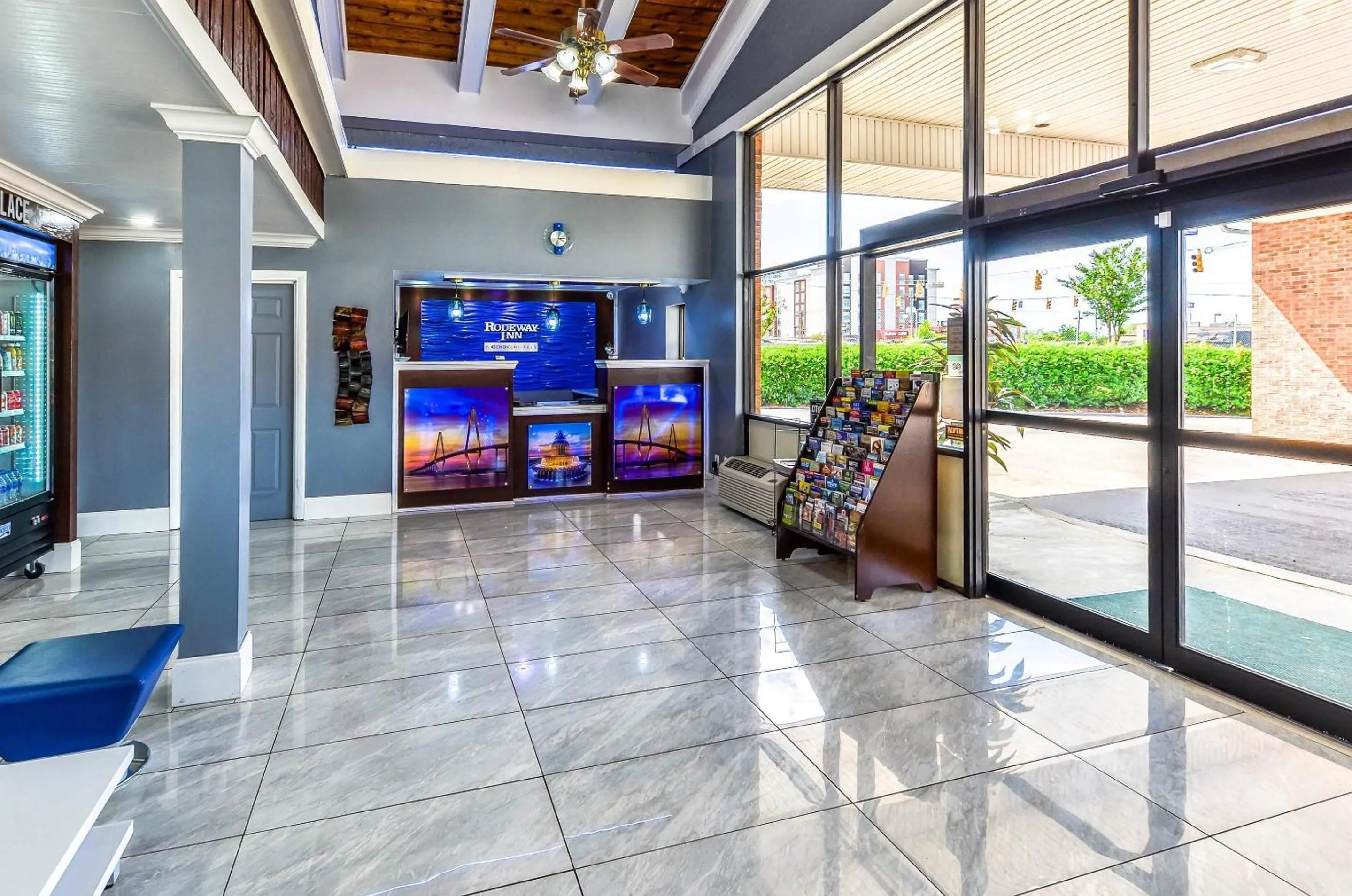 Lobby or reception in Rodeway Inn North Charleston - Ashley Phosphate