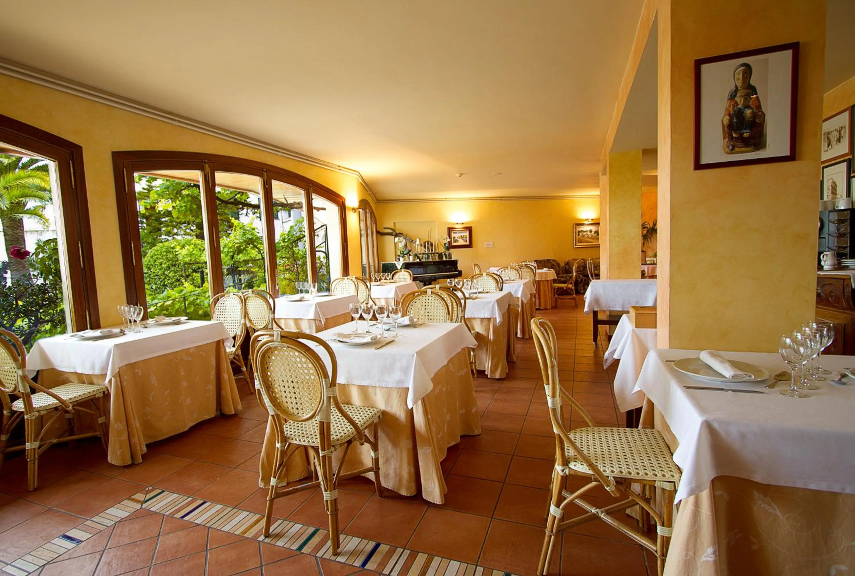 Restaurant/places to eat in Hotel Antiga