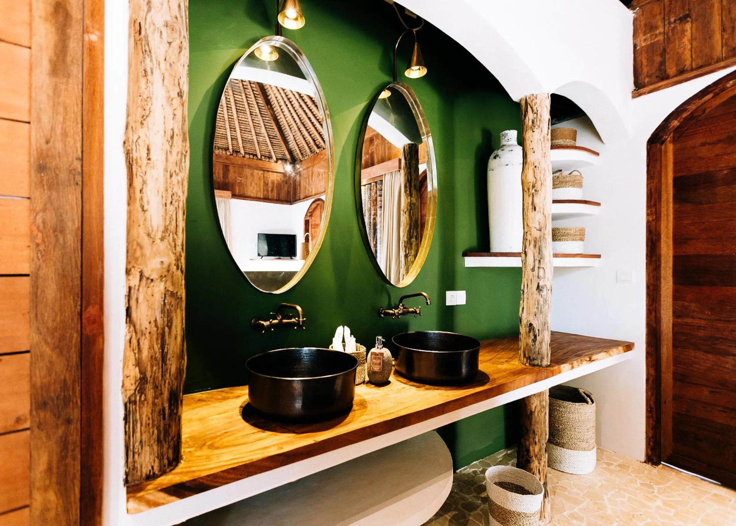 Shower in Majo Private Villas