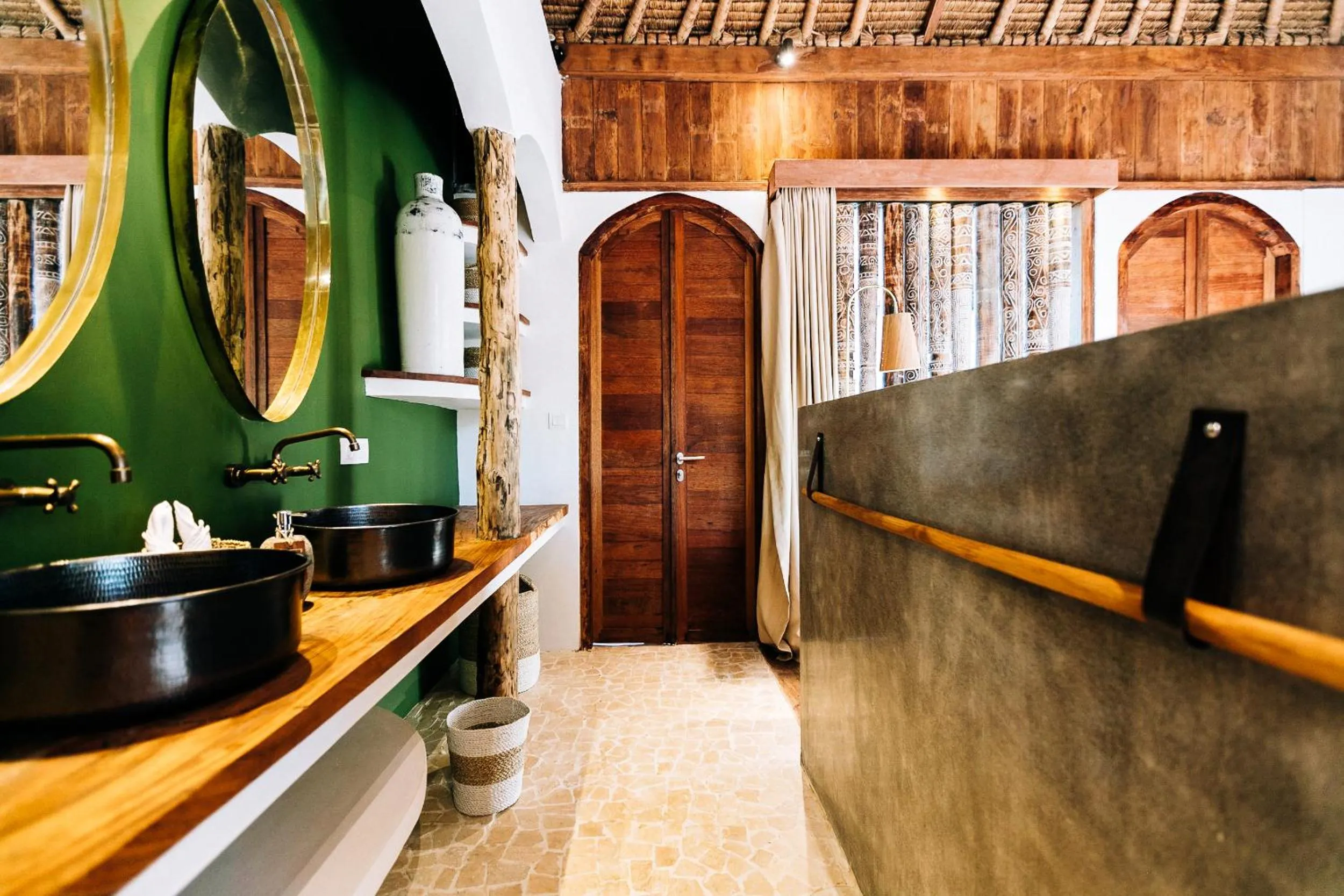 Shower in Majo Private Villas