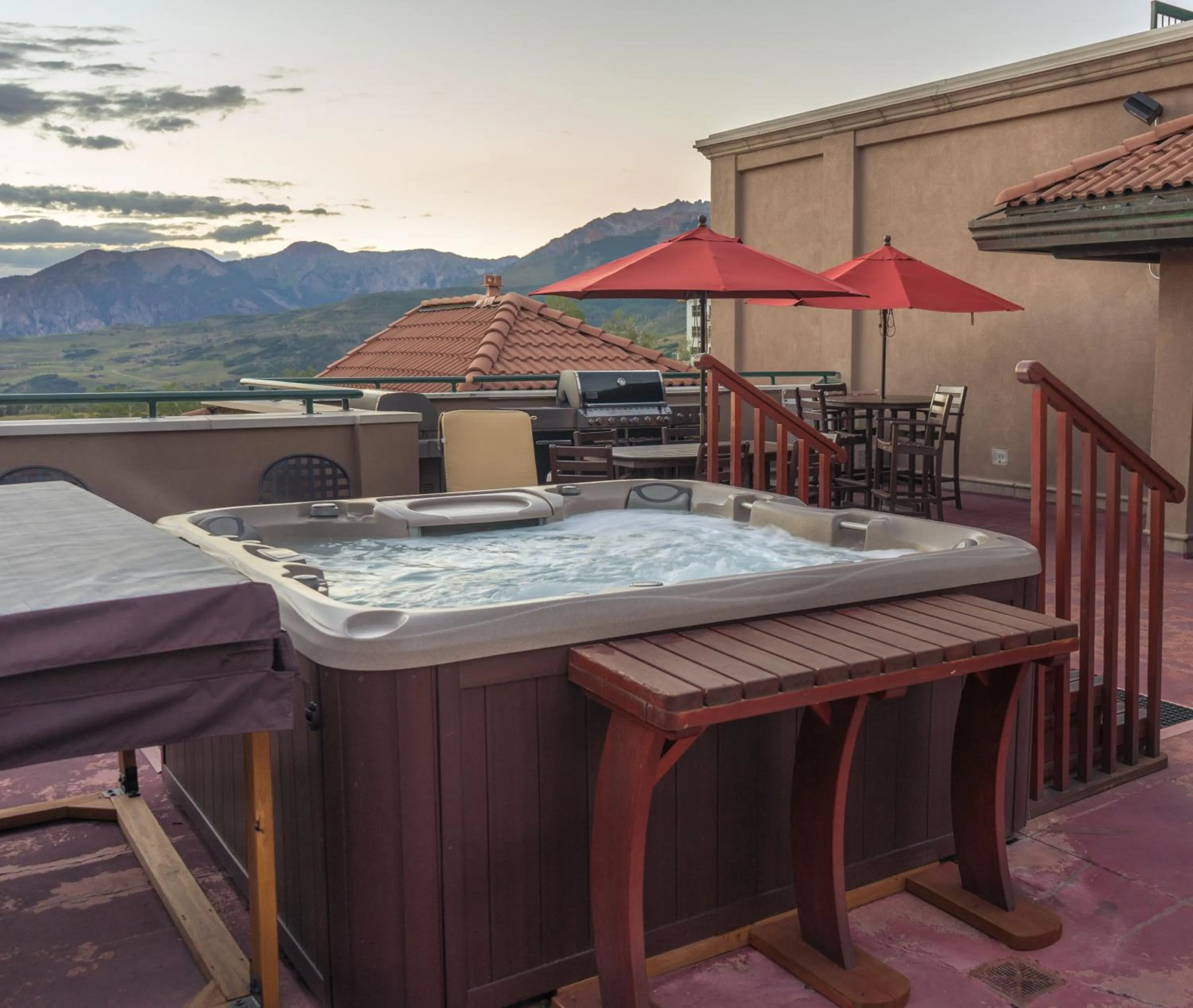 BBQ facilities in Fairmont Heritage Place, Franz Klammer Lodge