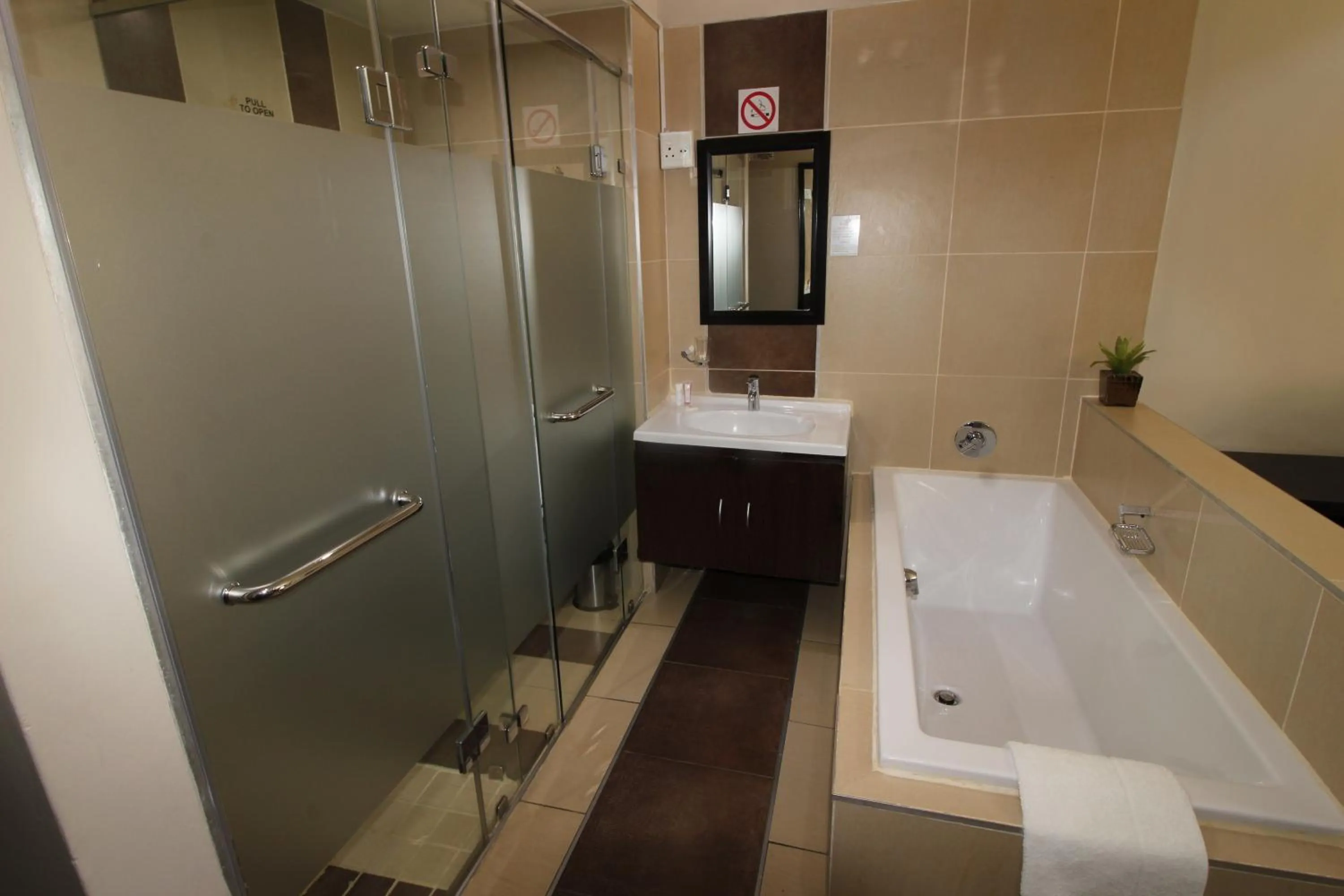 Bathroom in Alcazaba Hotel