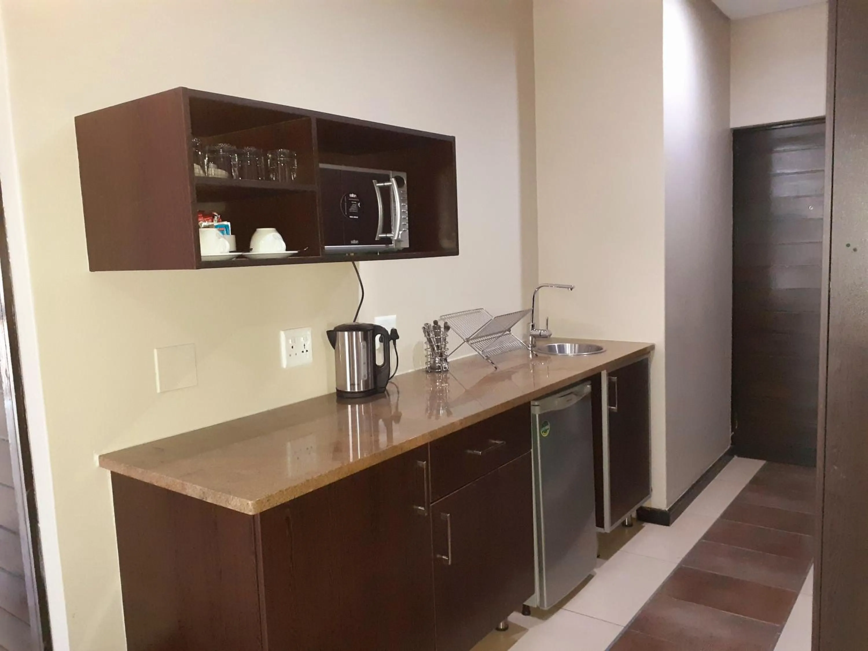 Kitchen or kitchenette in Alcazaba Hotel