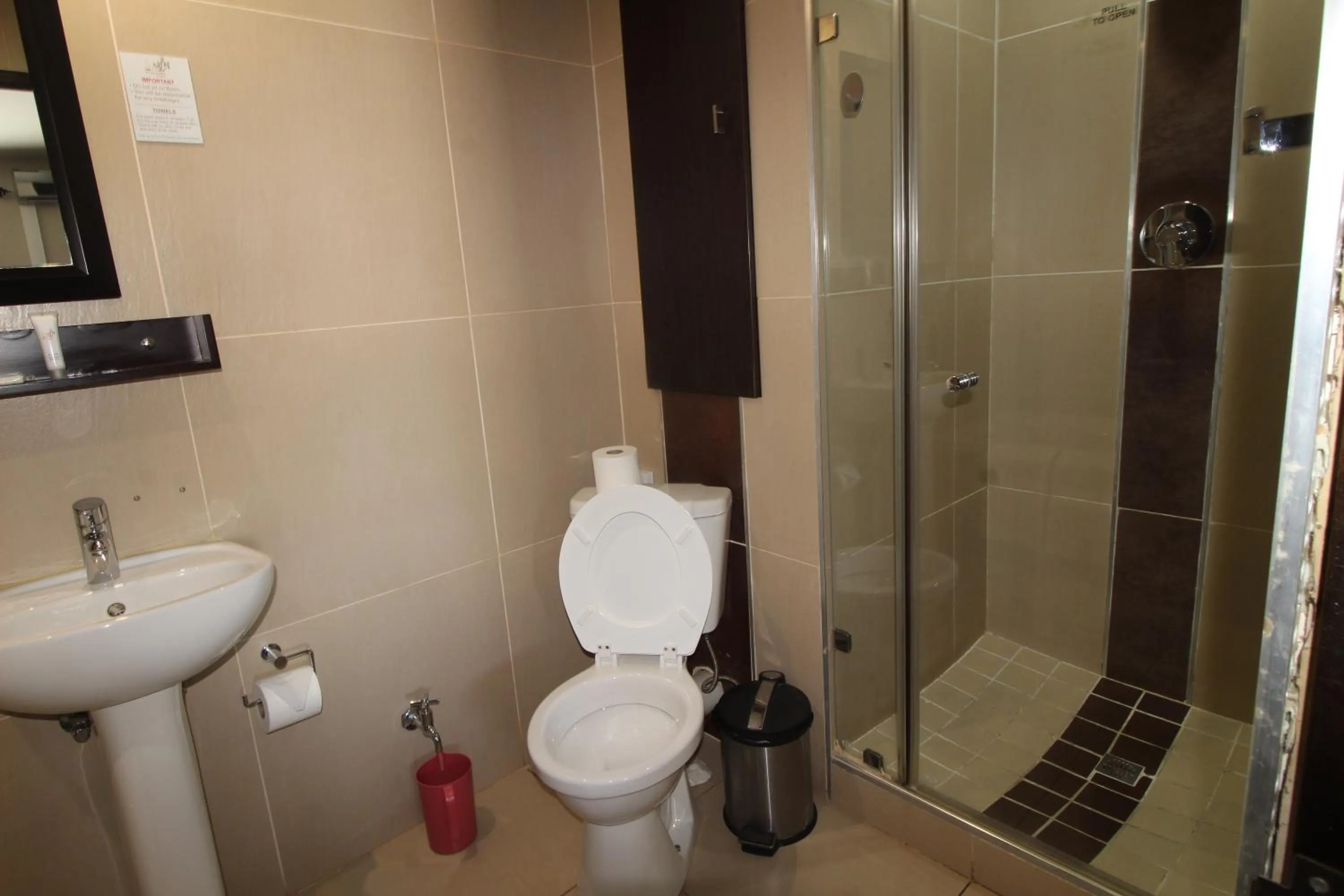 Toilet in Alcazaba Hotel