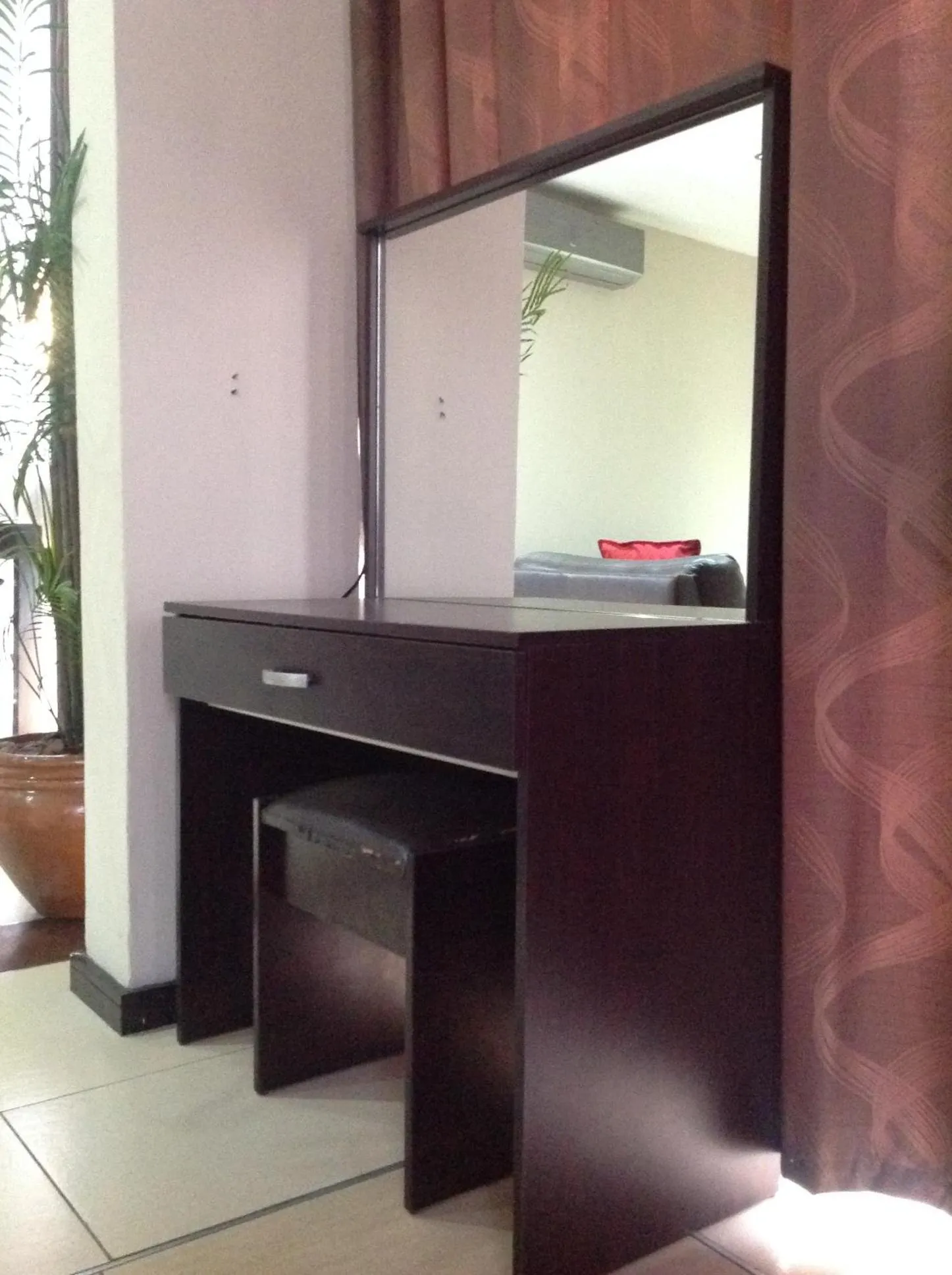wardrobe in Alcazaba Hotel