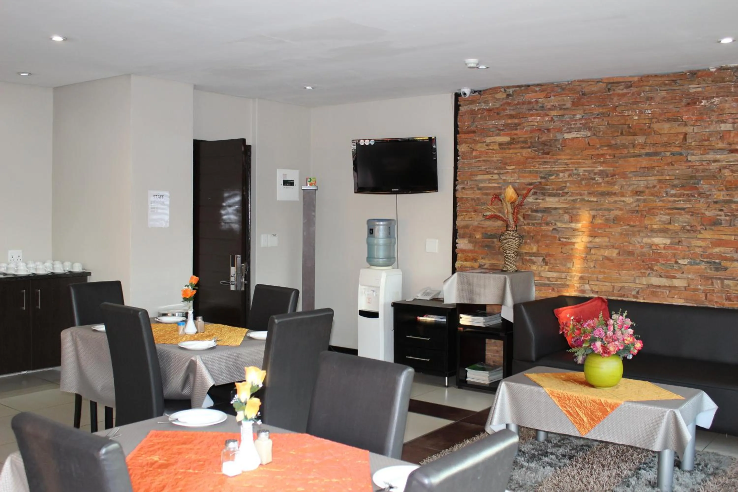 Restaurant/places to eat in Alcazaba Hotel