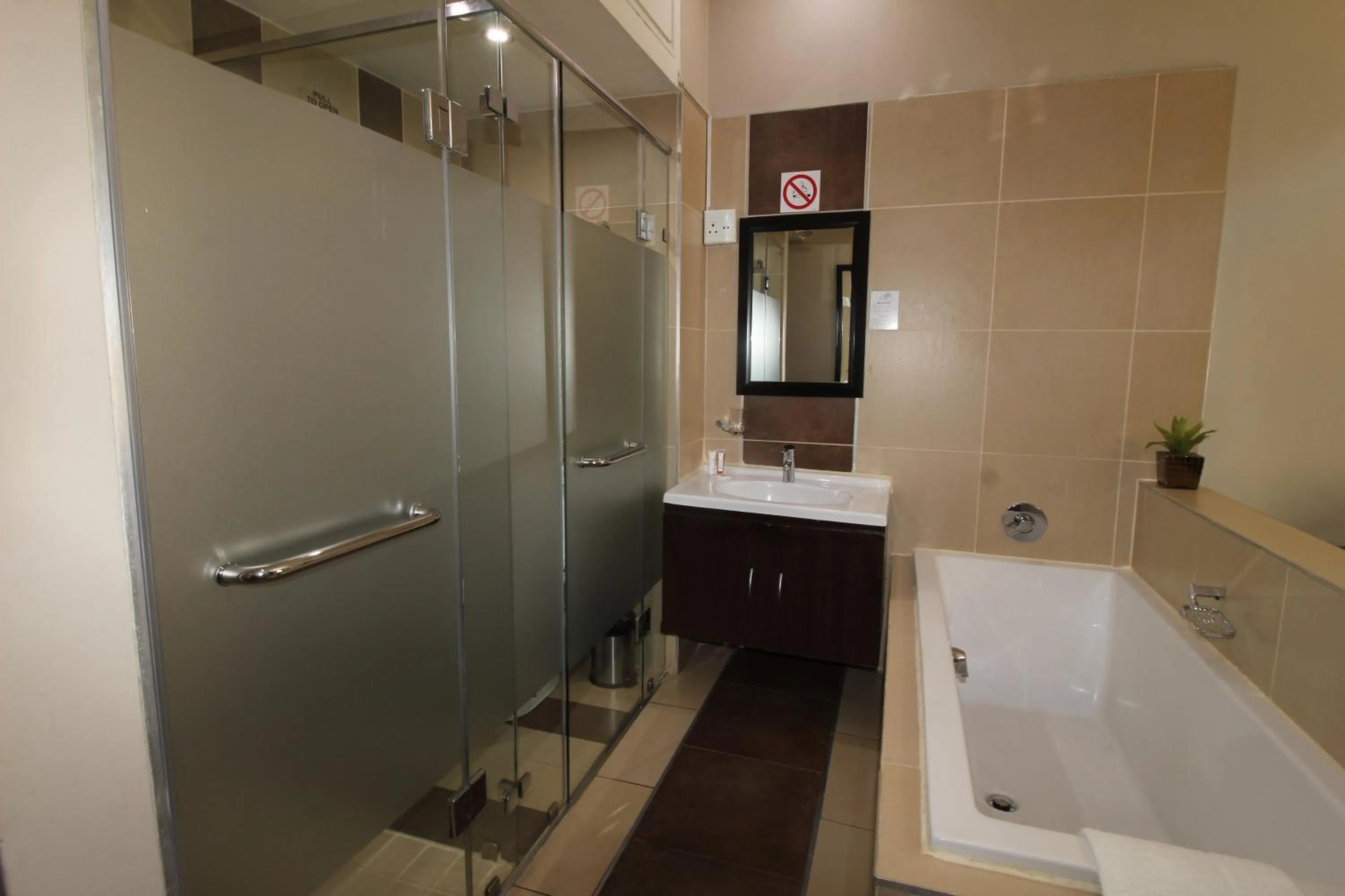 Bathroom in Alcazaba Hotel
