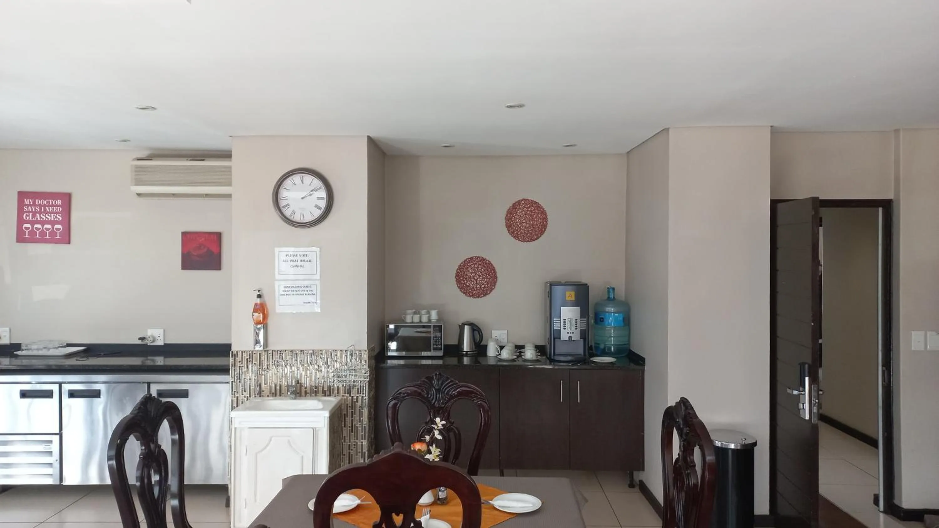 Restaurant/places to eat in Alcazaba Hotel