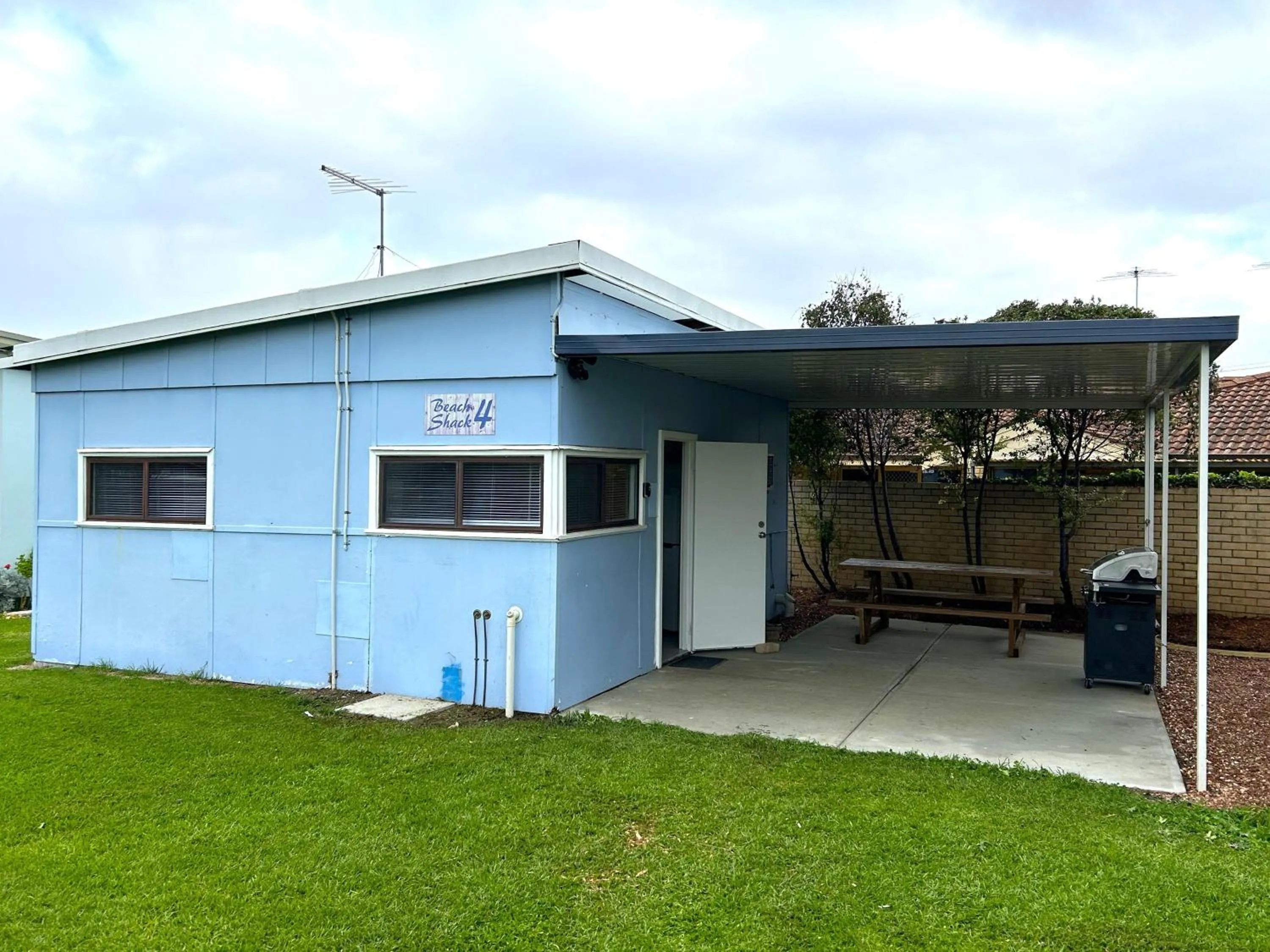 Property building in Mandurah Coastal Holiday Park