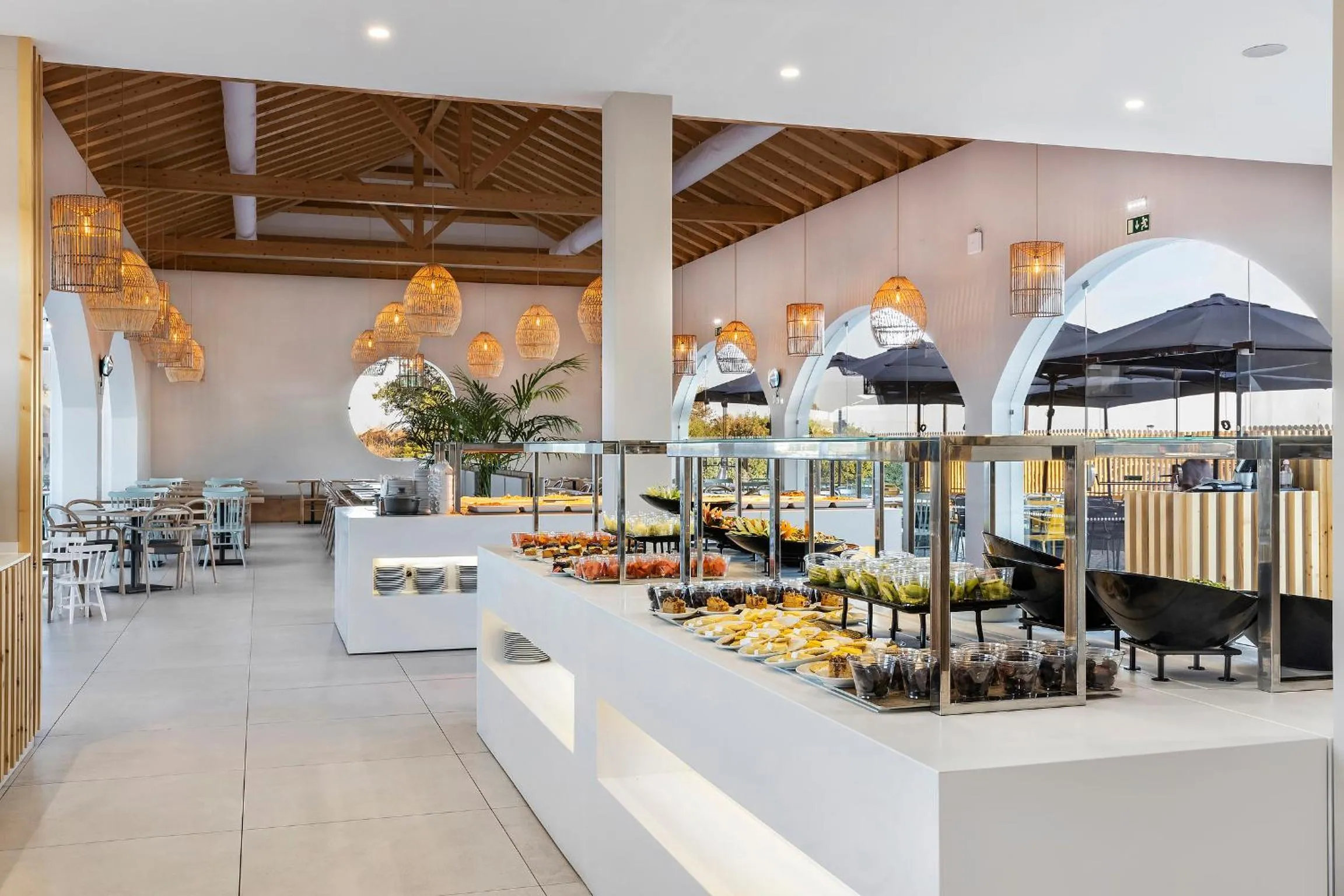 Restaurant/places to eat in Eden Villas & Apartments