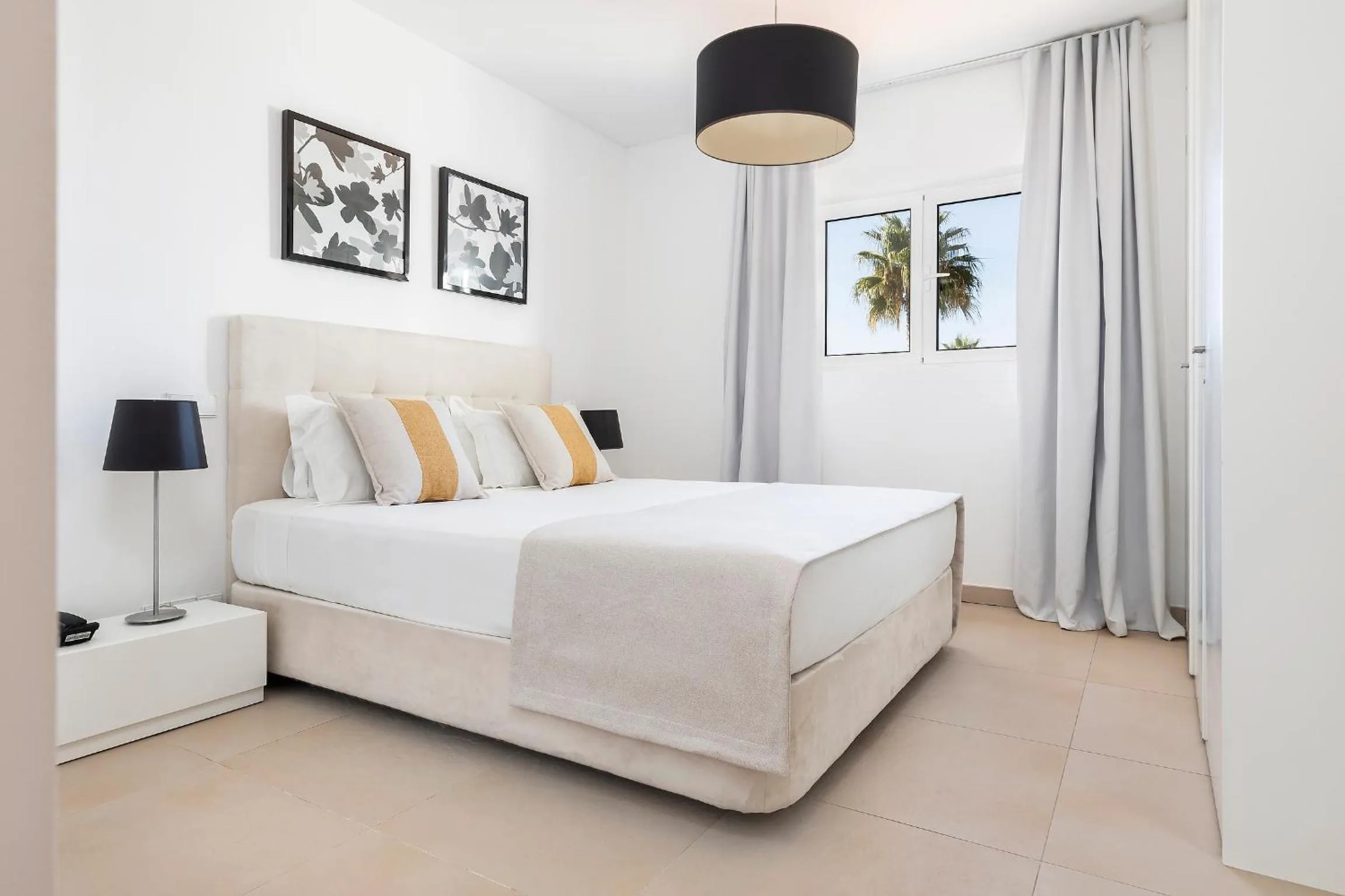 Bed in Eden Villas & Apartments