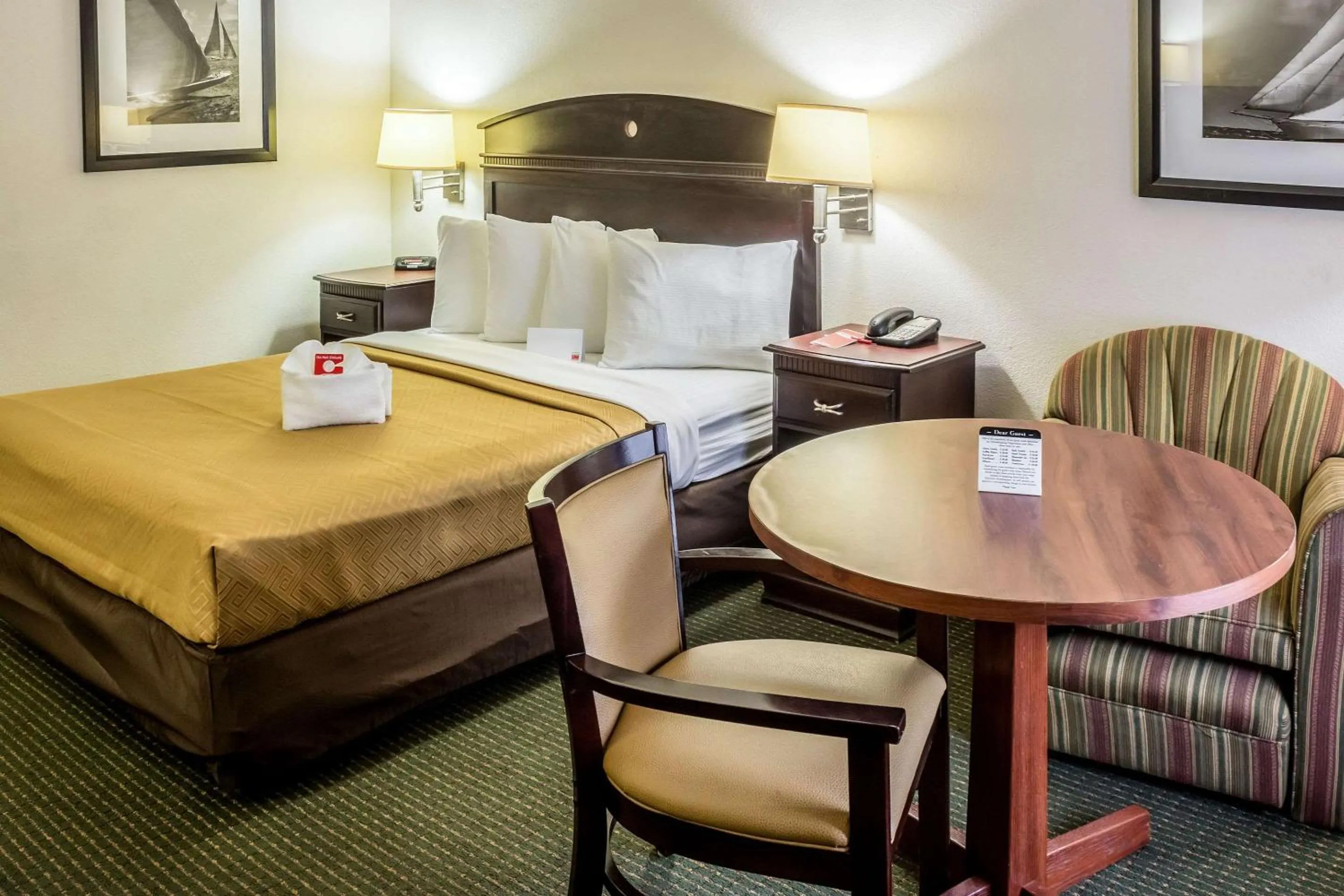 Photo of the whole room, Bed in Econo Lodge Palm Coast Central