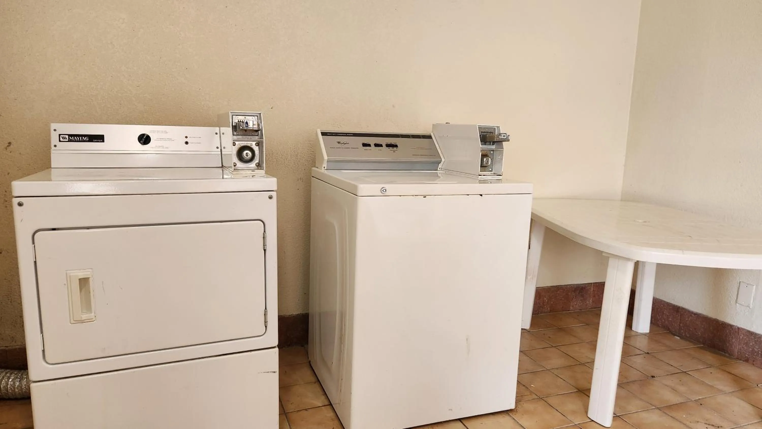 laundry in Signature Inn Houston Galleria
