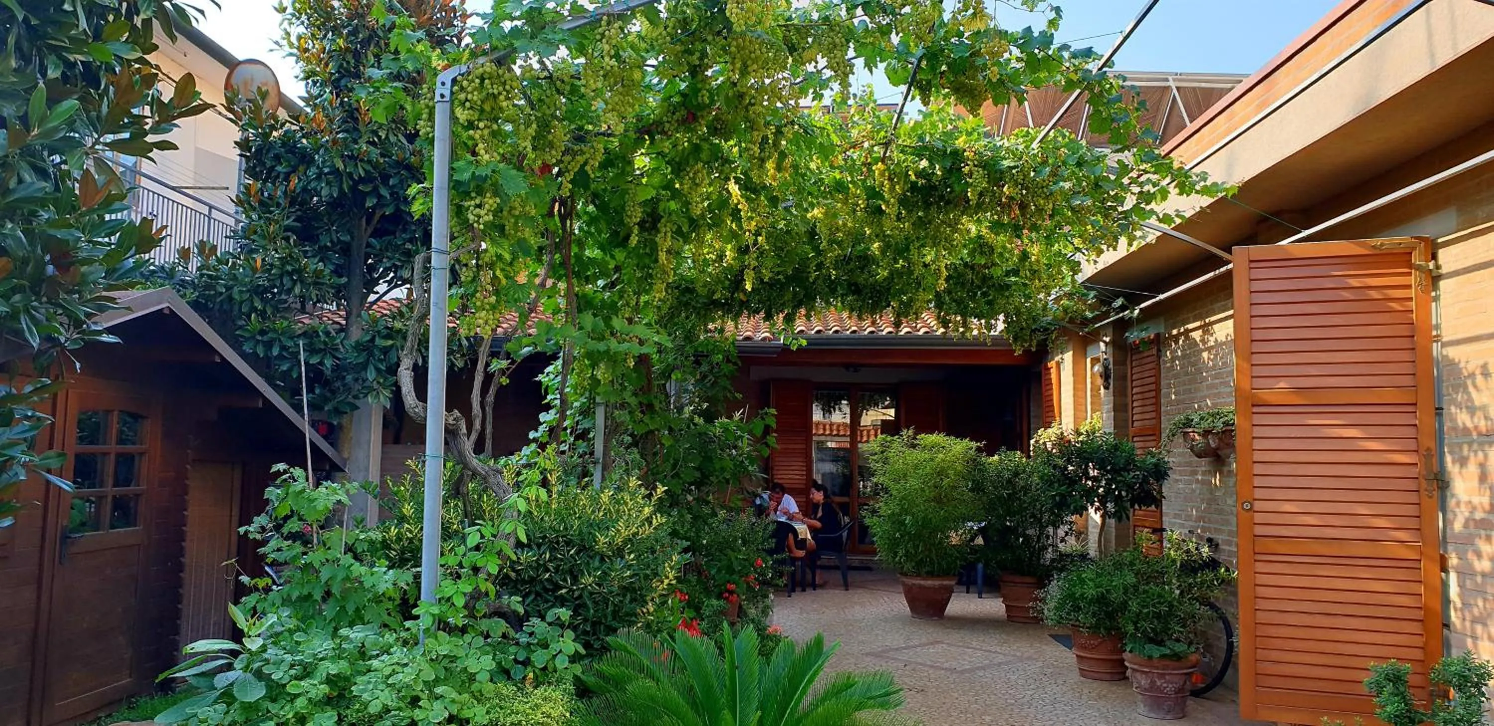 Patio in B&B ENSILEVA BEACH