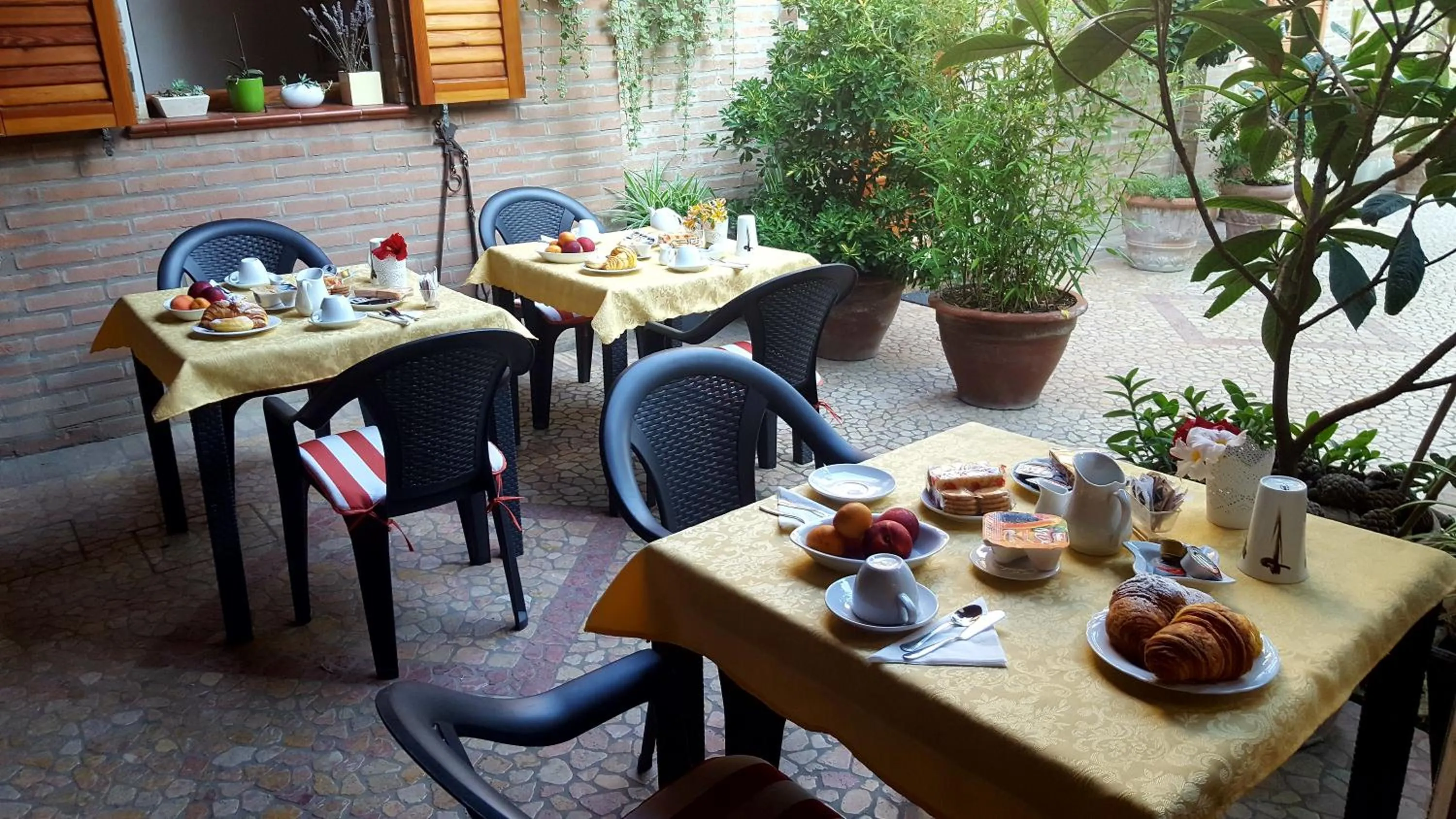 Patio in B&B ENSILEVA BEACH