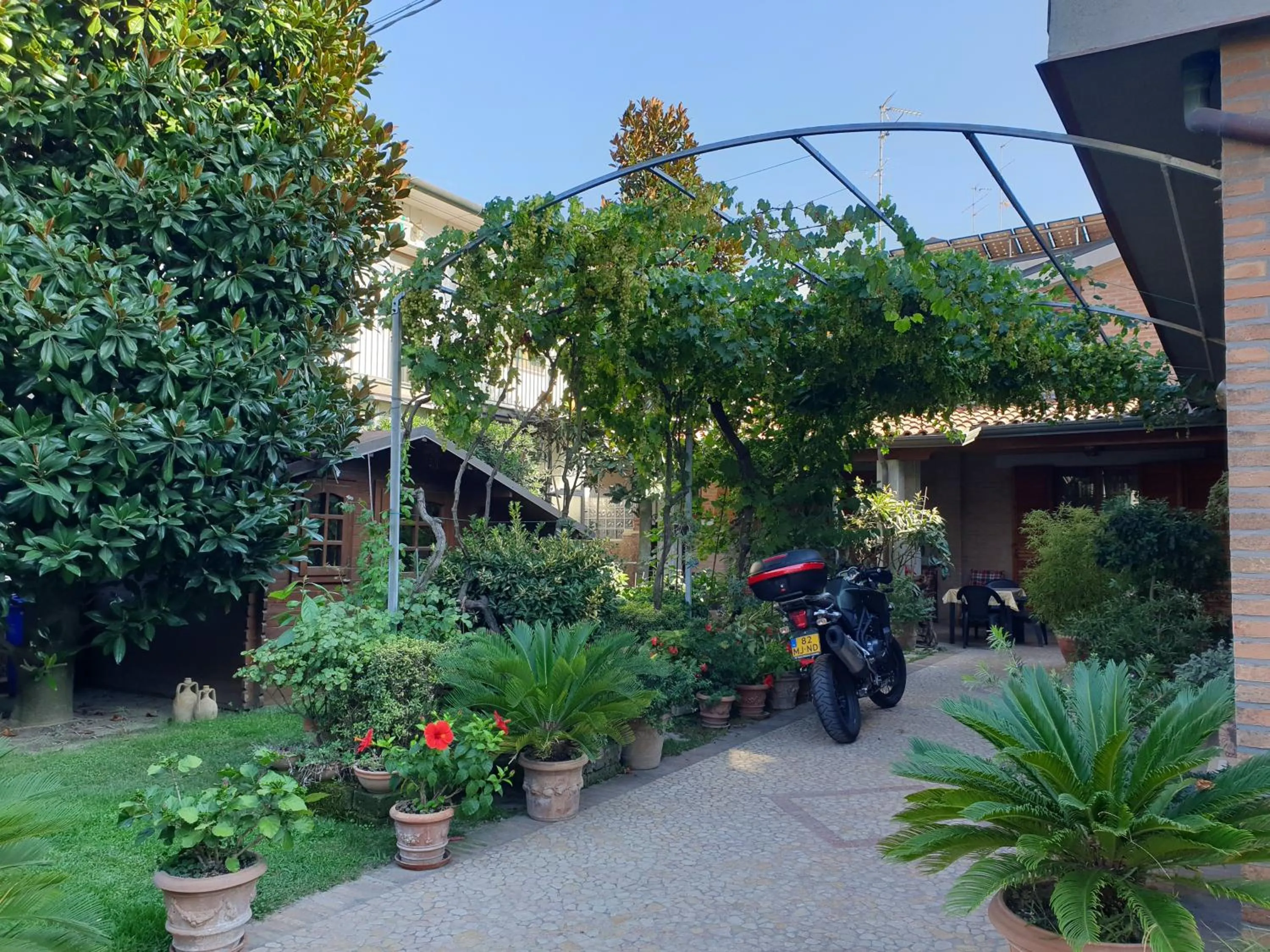 Patio in B&B ENSILEVA BEACH