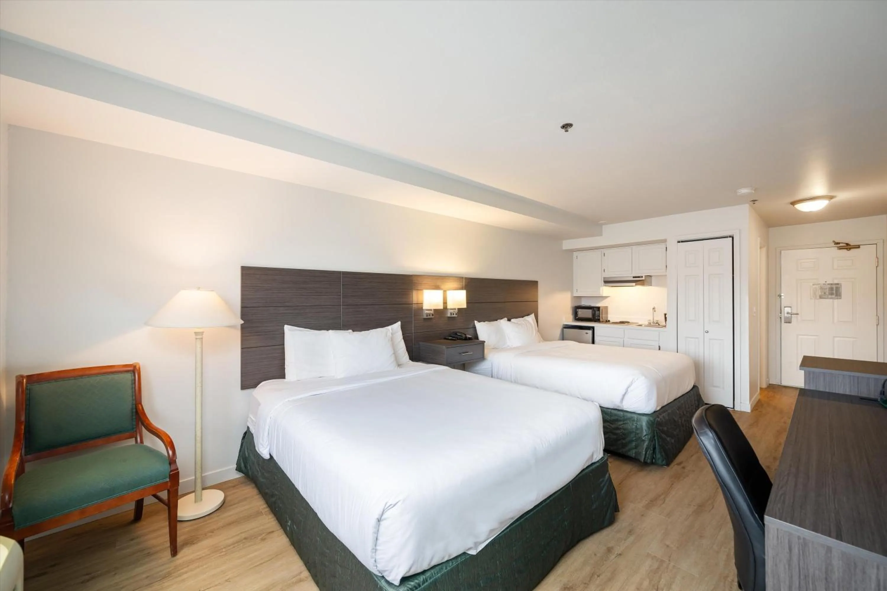 Photo of the whole room, Bed in Baymont INN & Suites by Wyndham