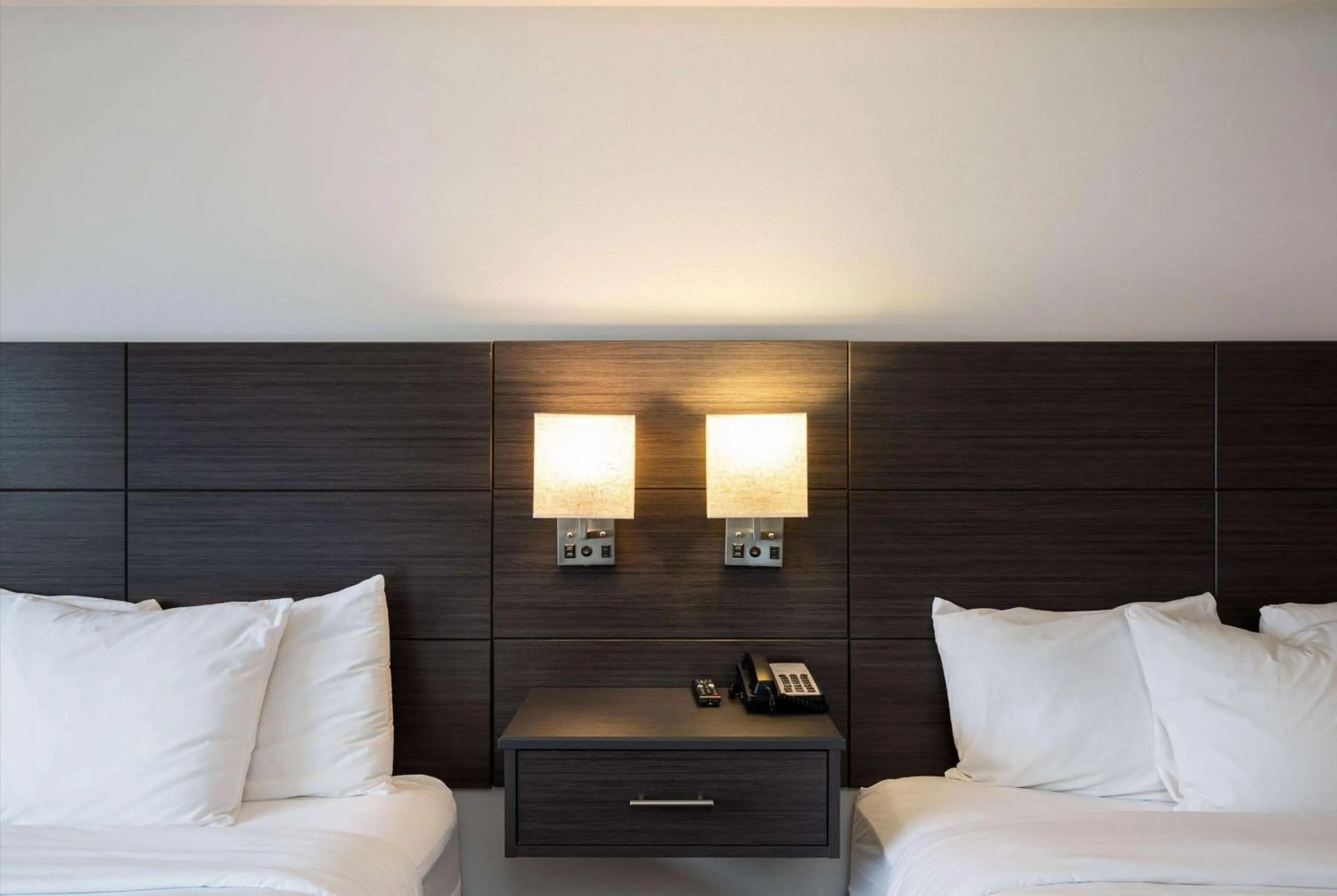 Photo of the whole room, Bed in Baymont INN & Suites by Wyndham