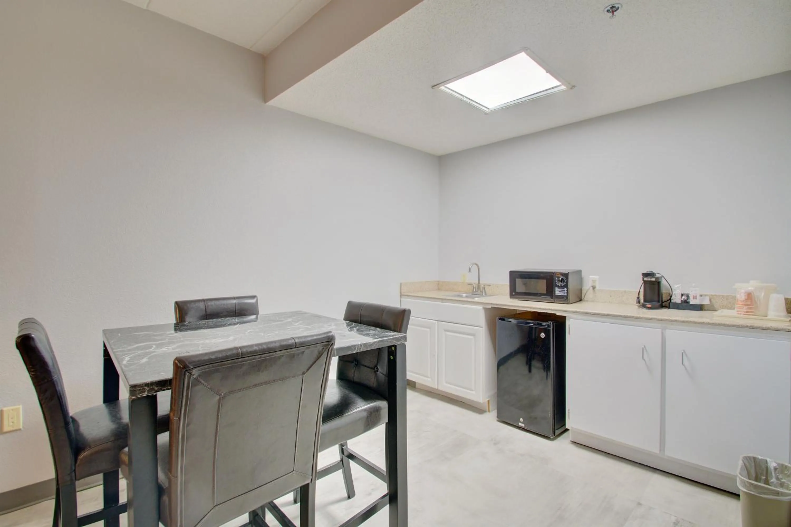 Dining area in Quality Inn & Suites CVG Airport