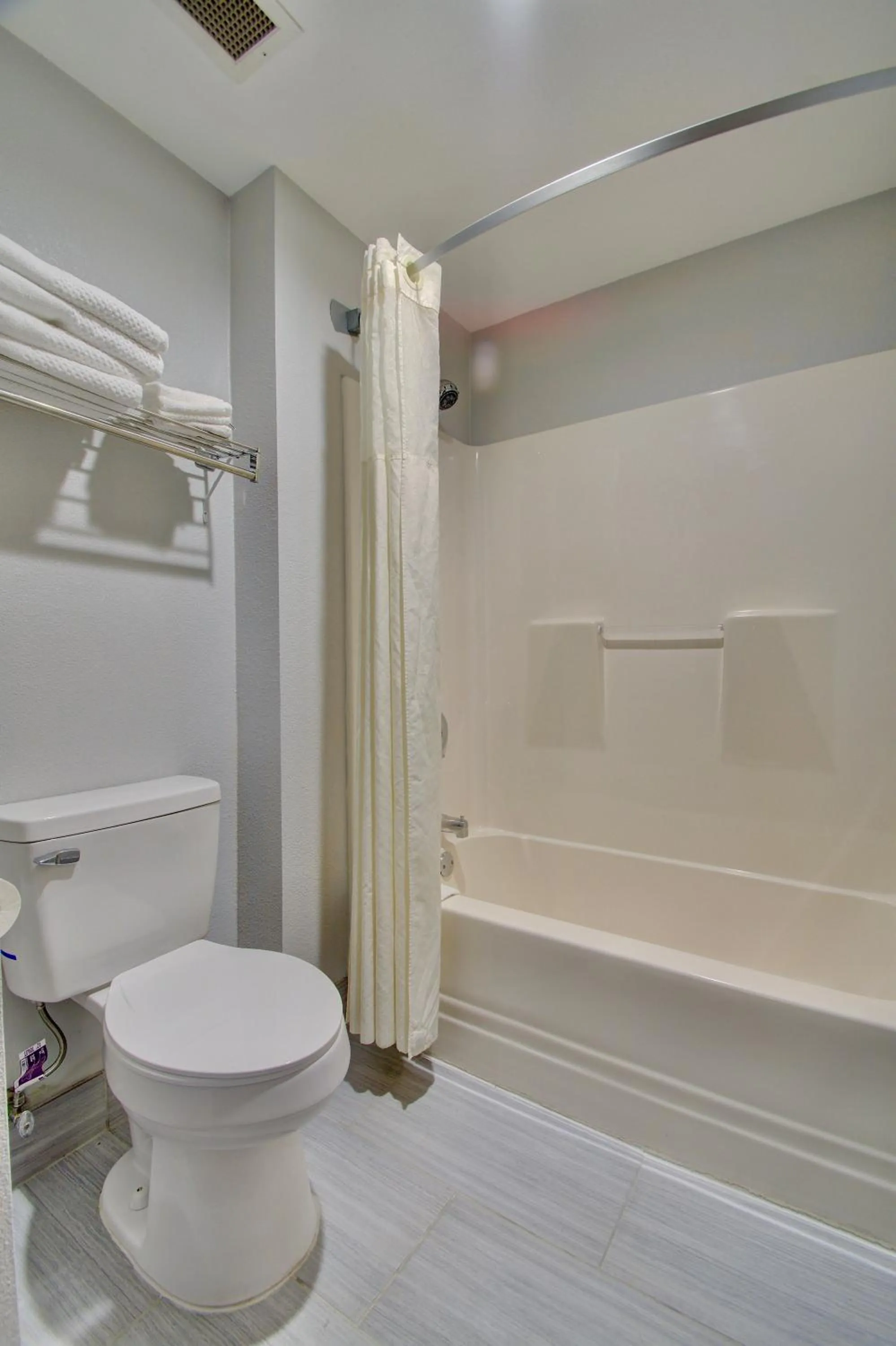 Shower in Quality Inn & Suites CVG Airport