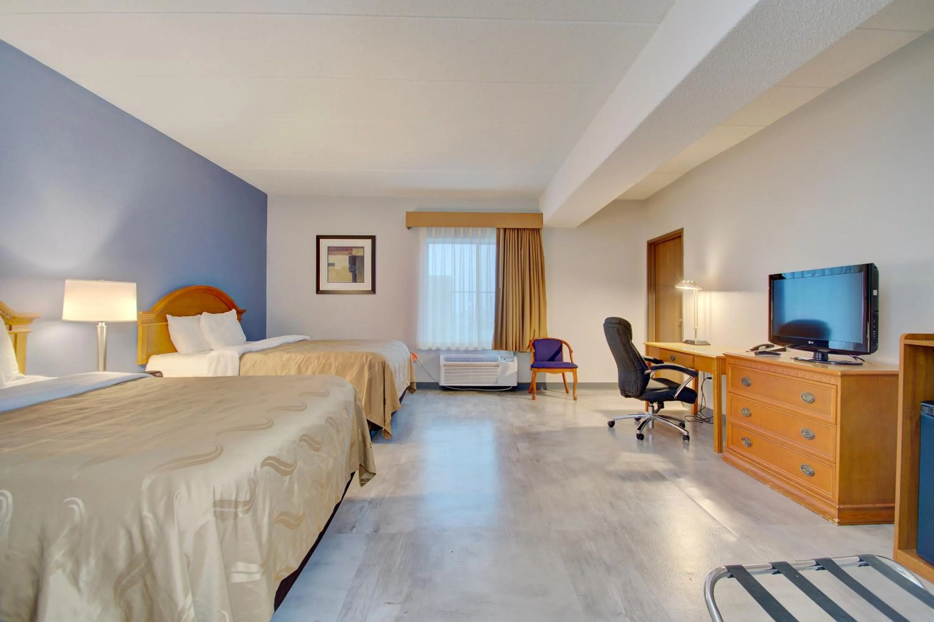 Bed in Quality Inn & Suites CVG Airport