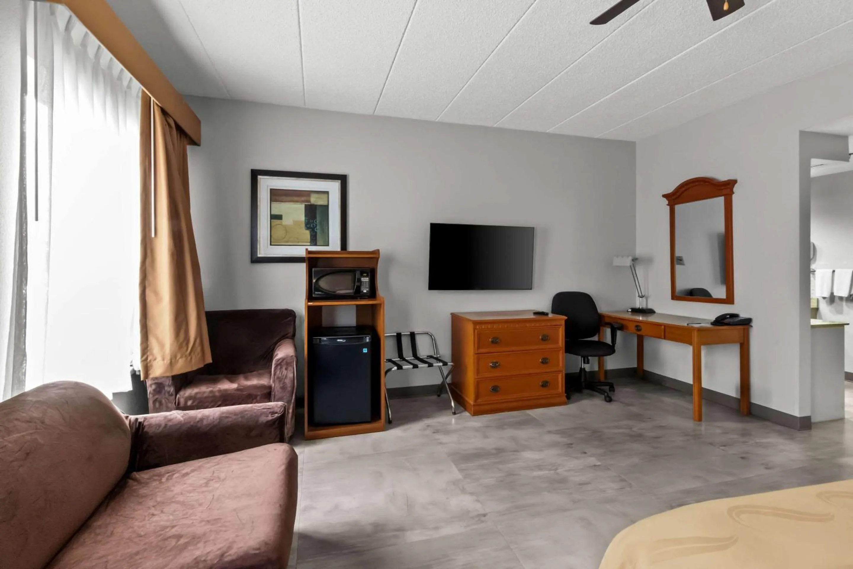 Bedroom in Quality Inn & Suites CVG Airport