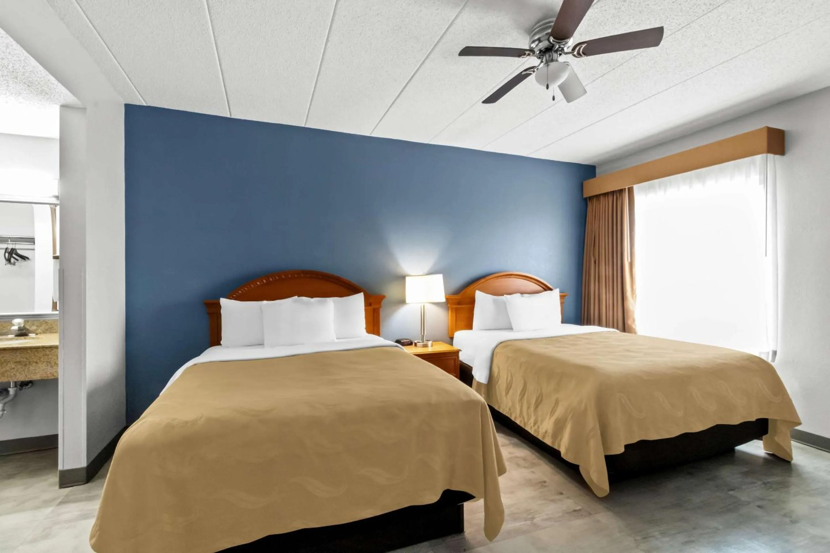 Bedroom, Bed in Quality Inn & Suites CVG Airport