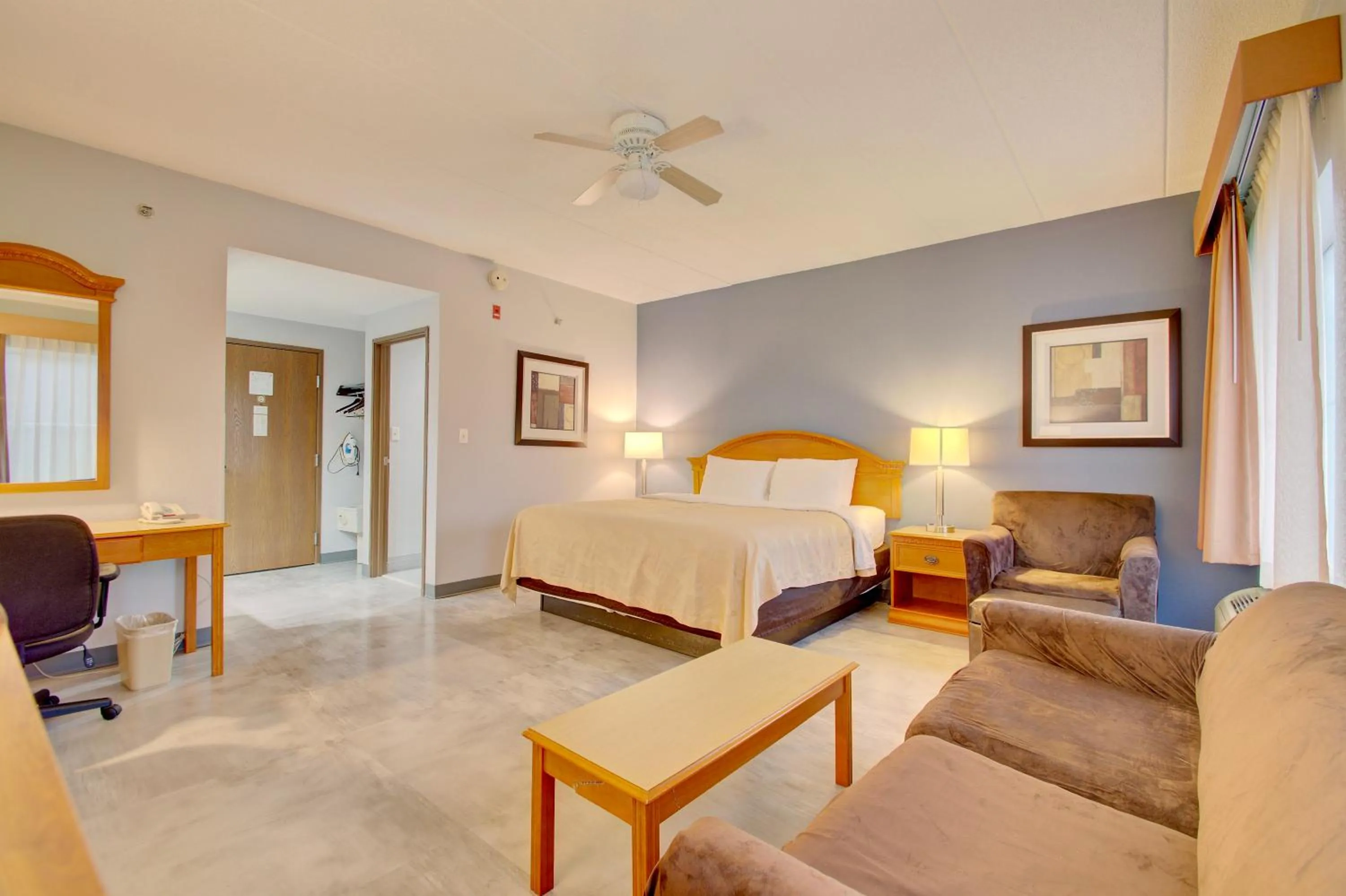 Photo of the whole room, Bed in Quality Inn & Suites CVG Airport