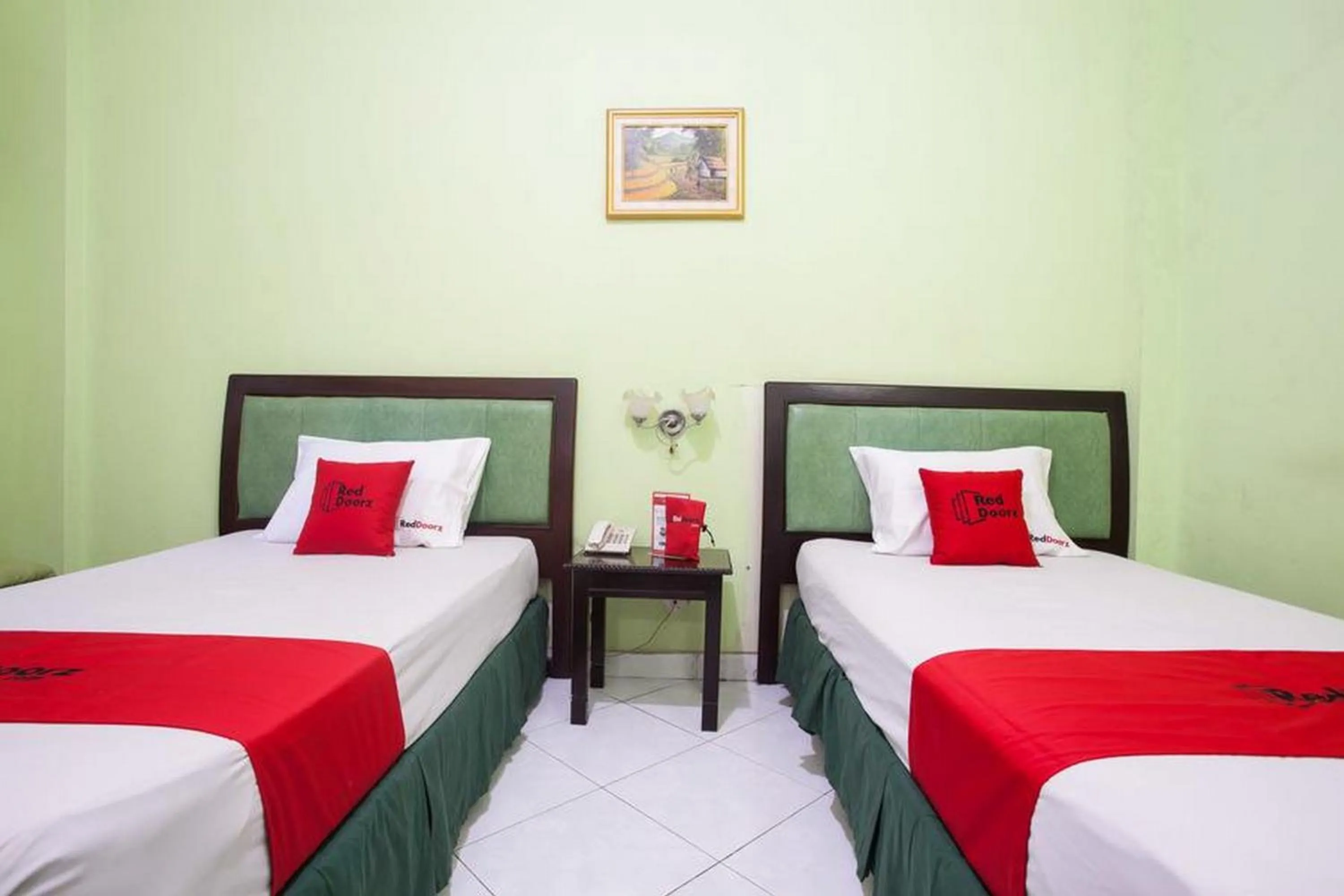 Bedroom, Bed in RedDoorz near Juanda International Airport