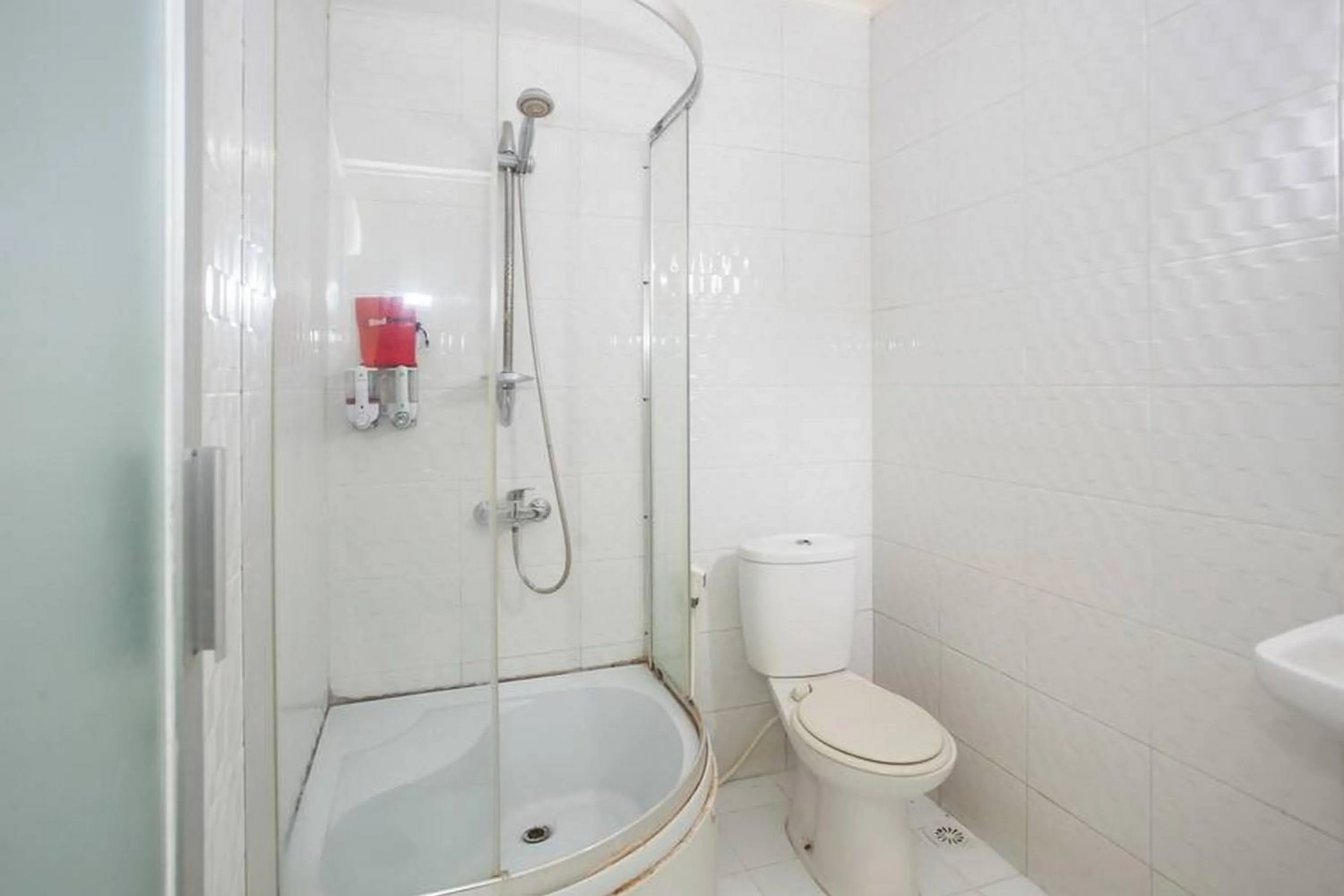 Bathroom in RedDoorz near Juanda International Airport