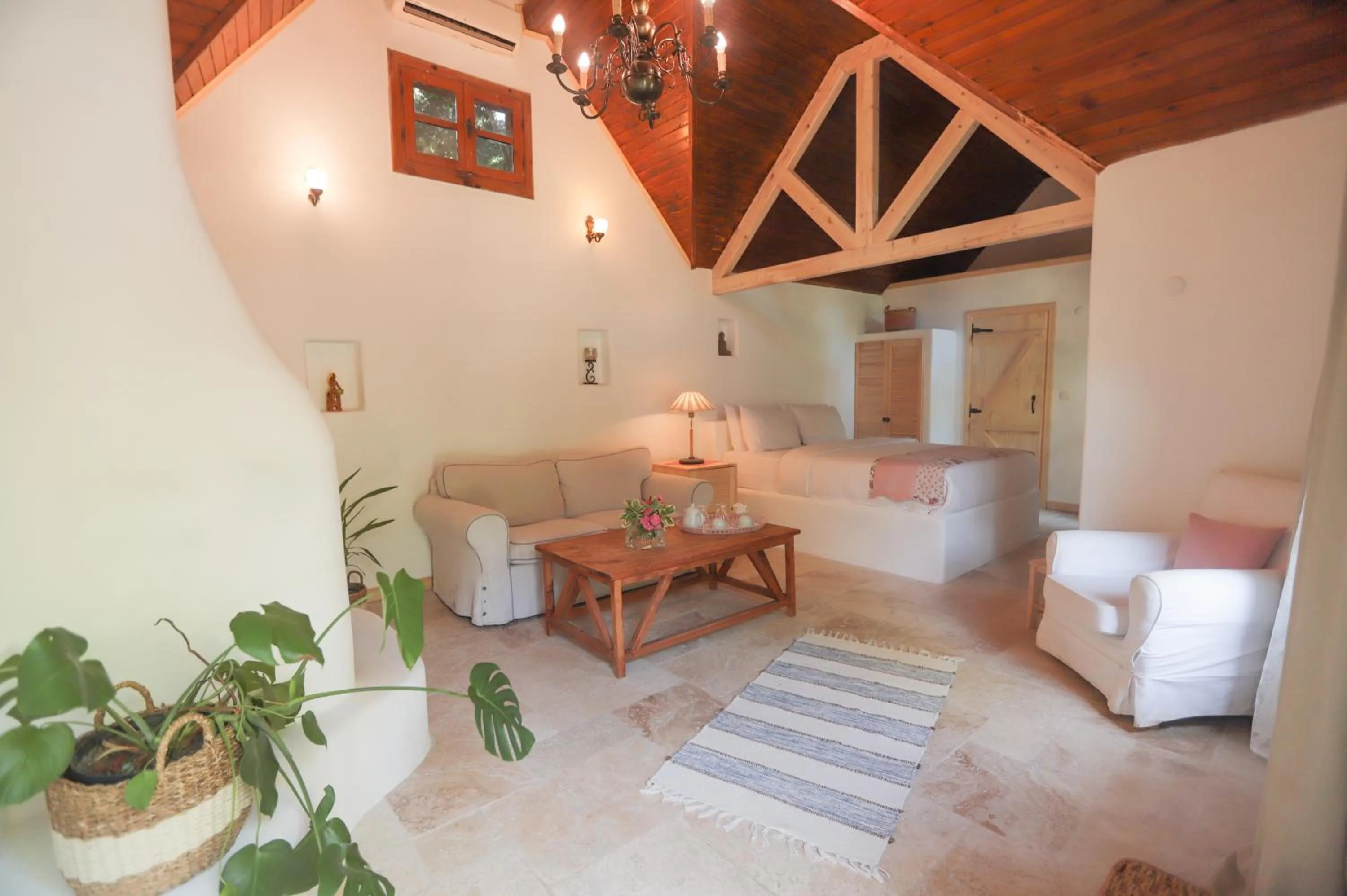 Living room in Tranquilla River Lodge