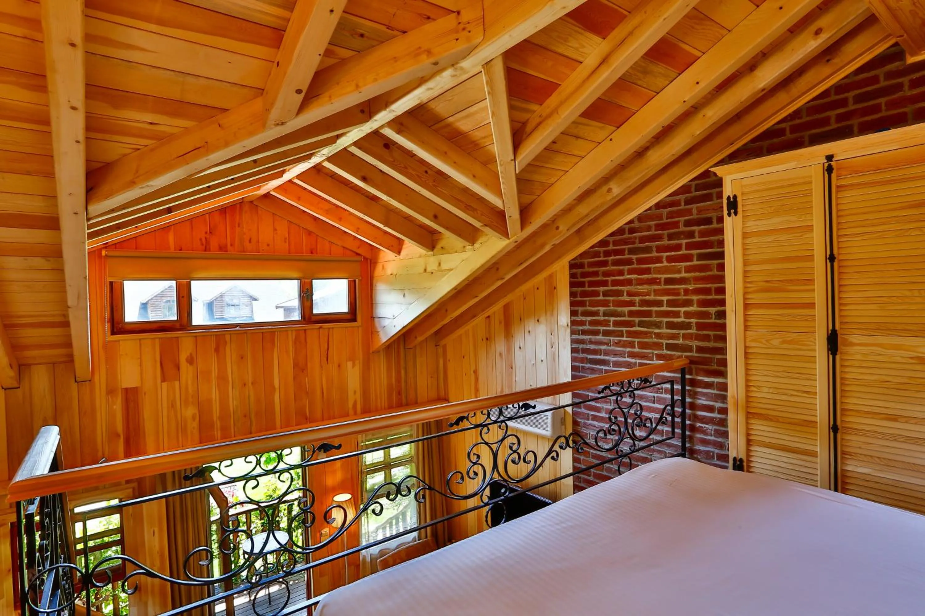 Decorative detail, Bed in Tranquilla River Lodge
