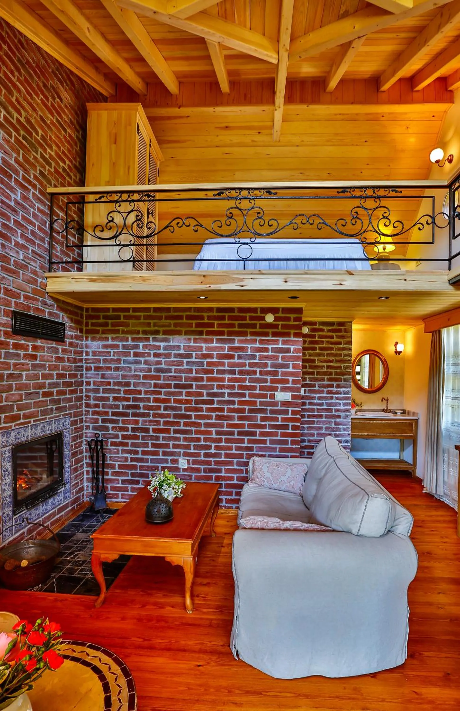 Seating area, Bed in Tranquilla River Lodge