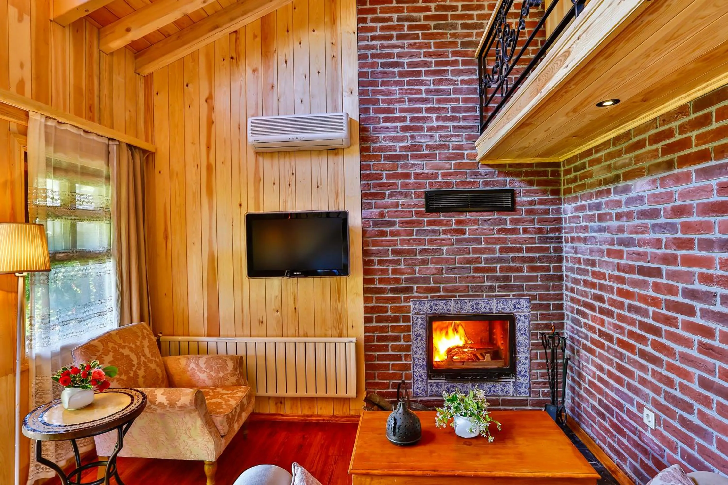 Seating area in Tranquilla River Lodge