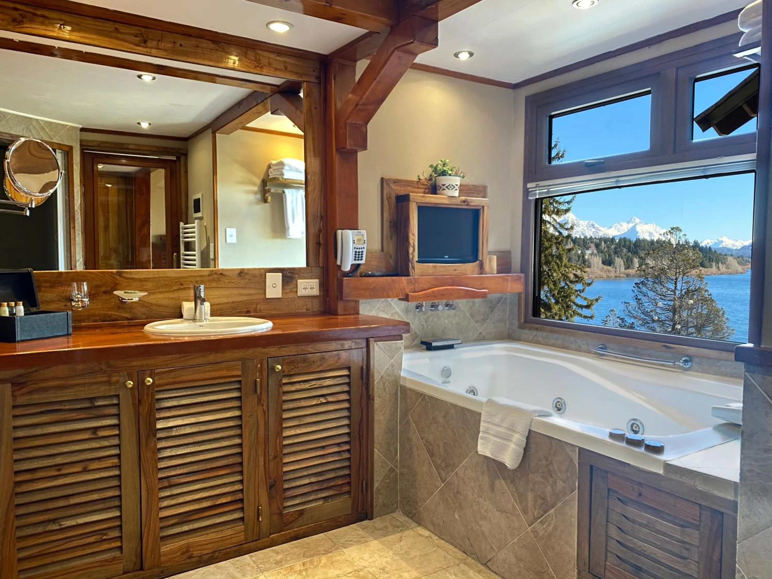 Bathroom in Charming Luxury Lodge & Private Spa