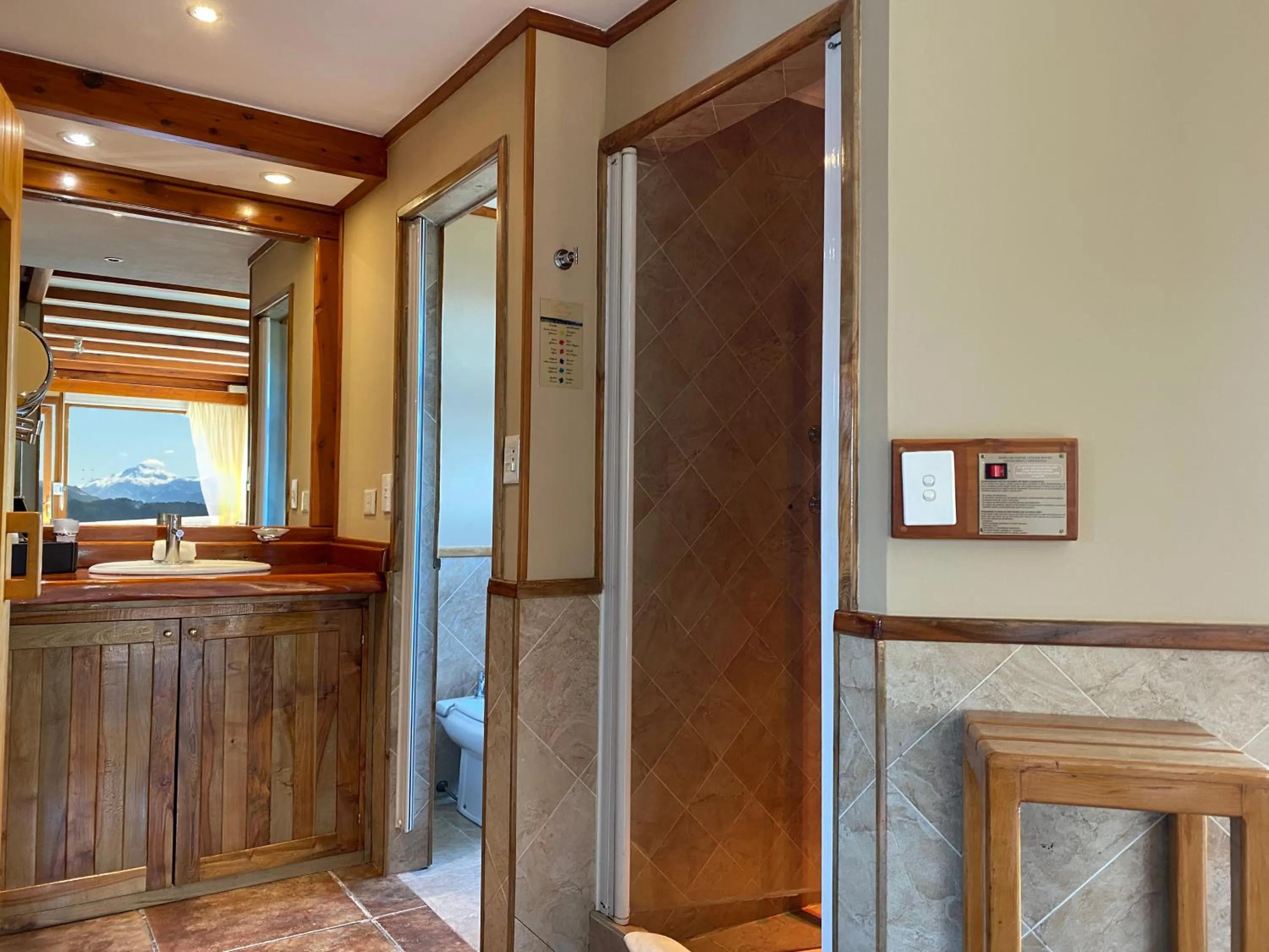 Bathroom in Charming Luxury Lodge & Private Spa