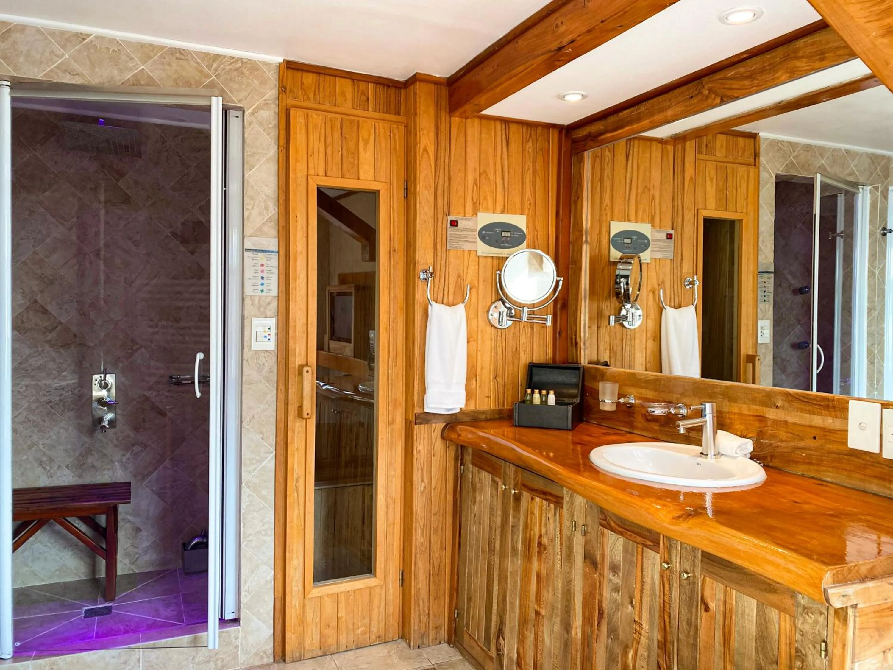 Bathroom in Charming Luxury Lodge & Private Spa