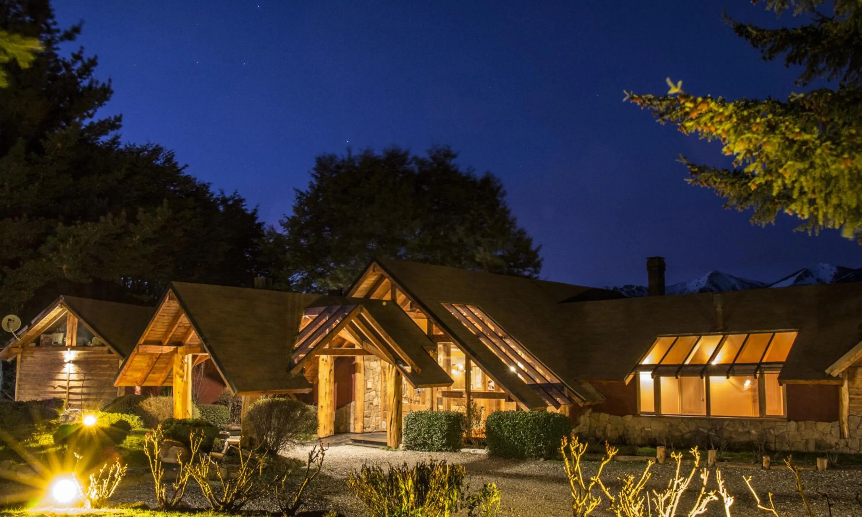 Facade/entrance in Peninsula Petit