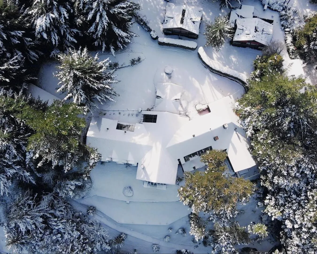 Property building in Peninsula Petit