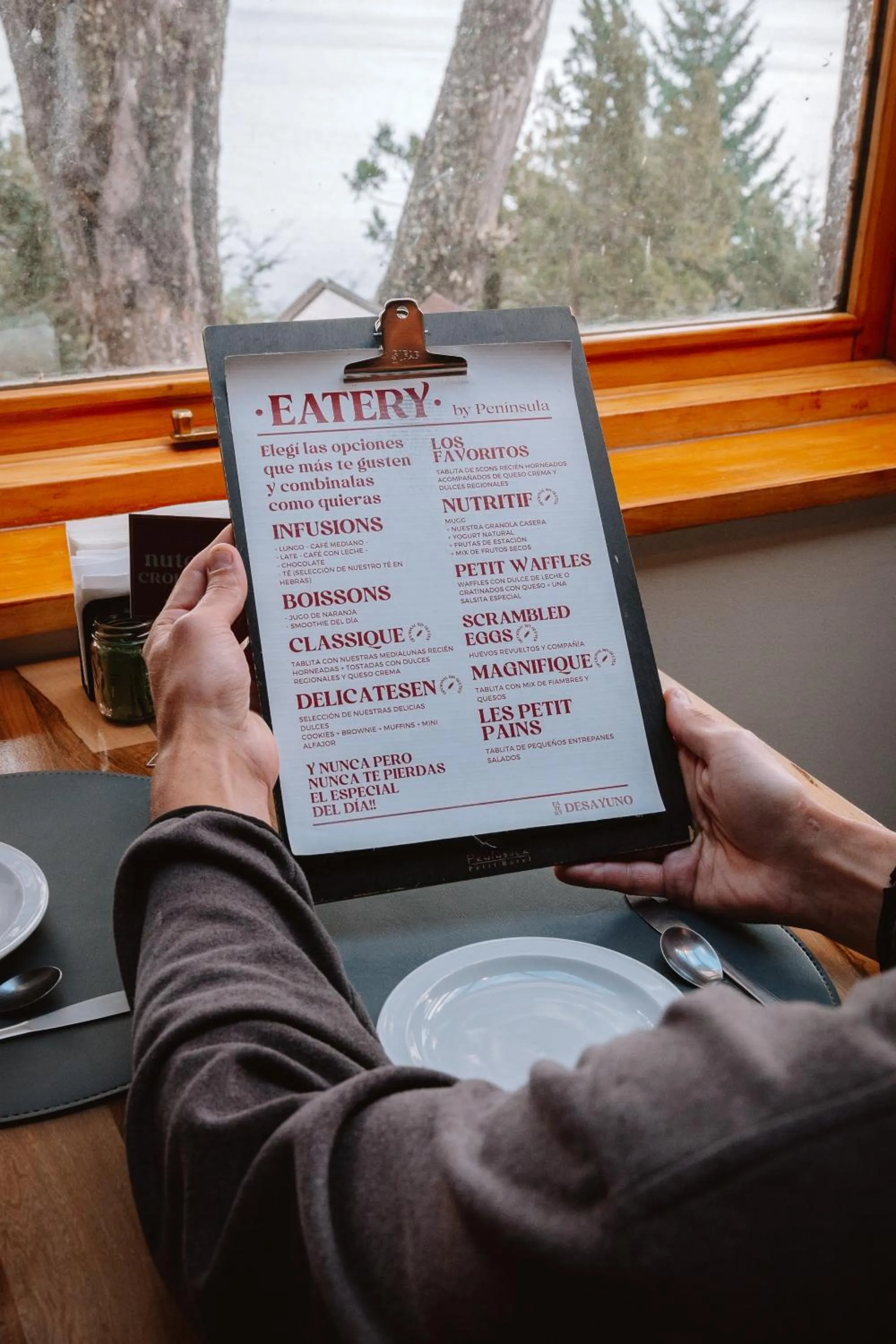 Breakfast in Peninsula Petit