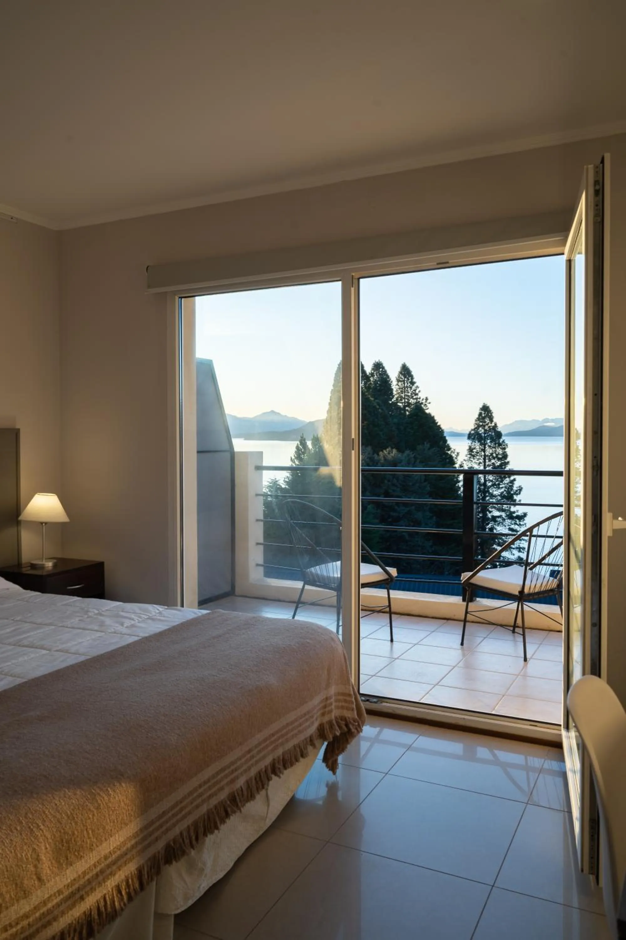 Lake view, Bed in NBH Lacus Boutique Hotel