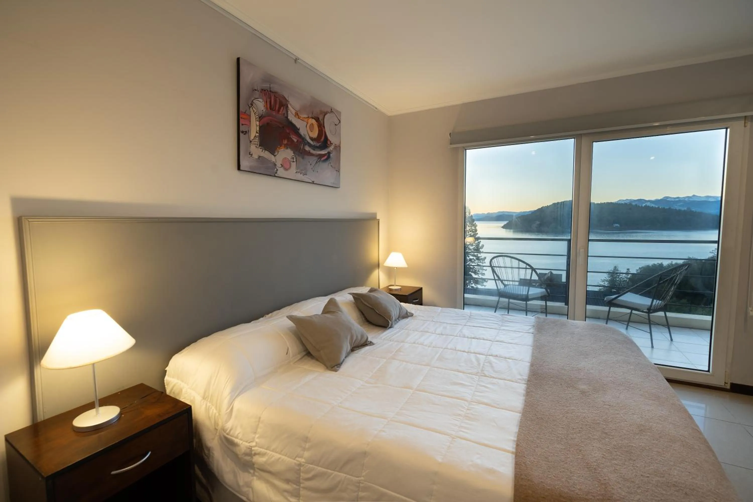 Lake view, Bed in NBH Lacus Boutique Hotel