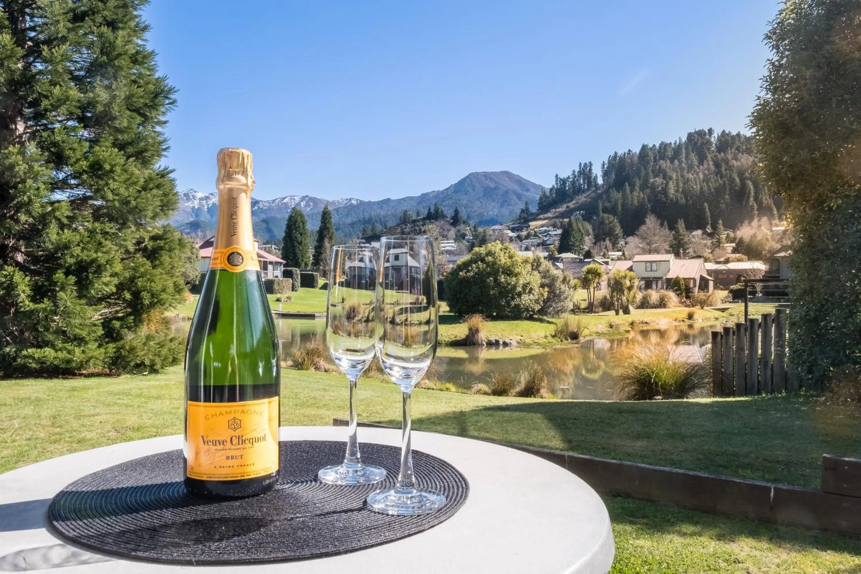 Day in Village Lake Luxury Apartments