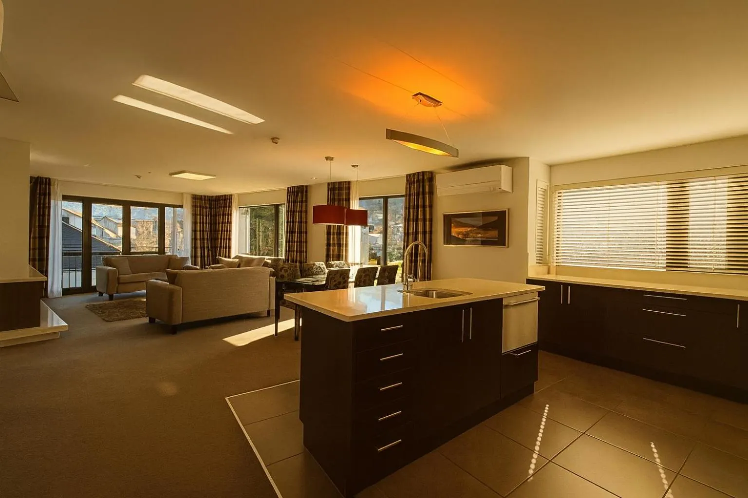 Kitchen or kitchenette in Village Lake Luxury Apartments