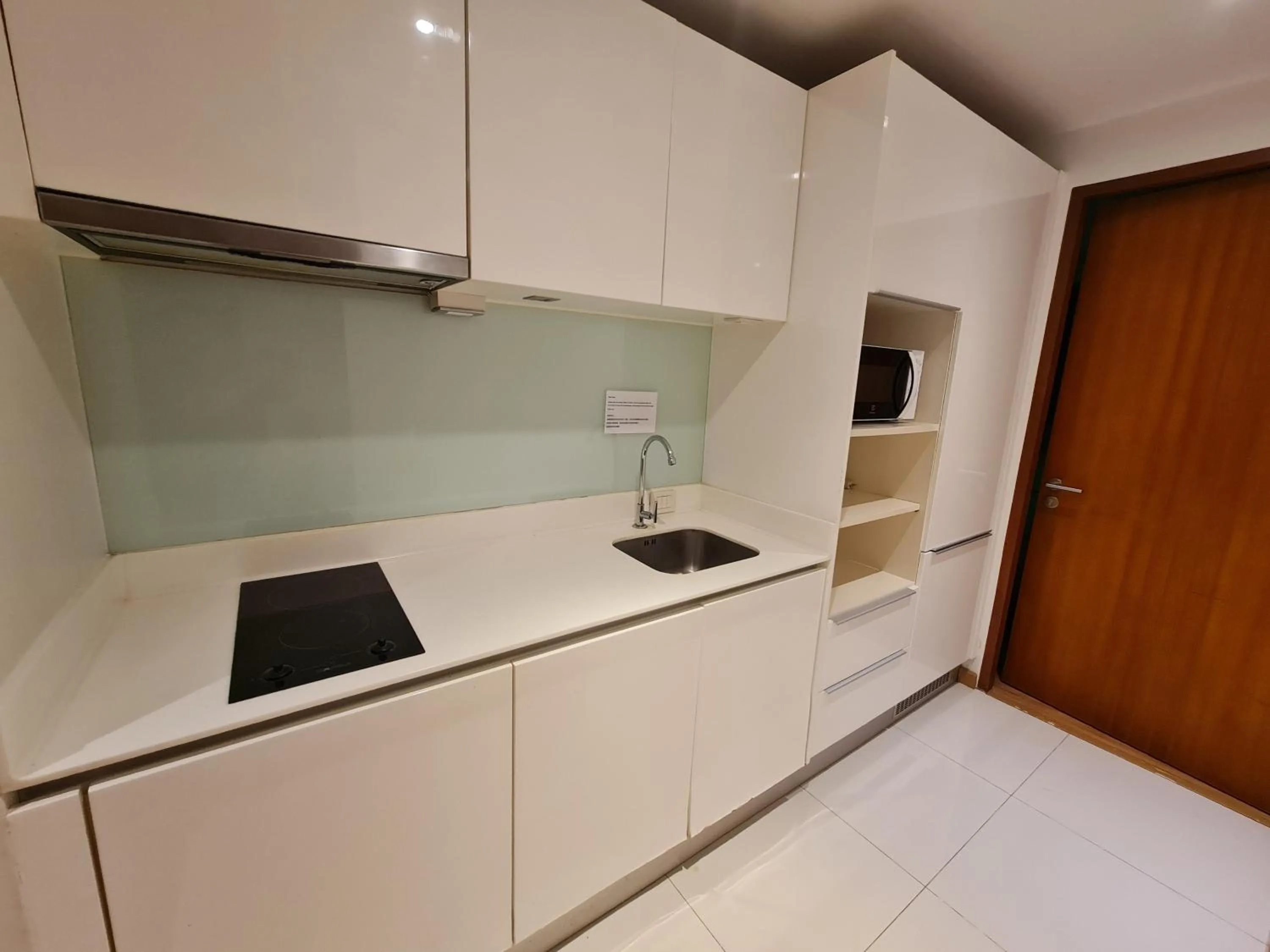 Kitchen or kitchenette in The Baycliff Residences