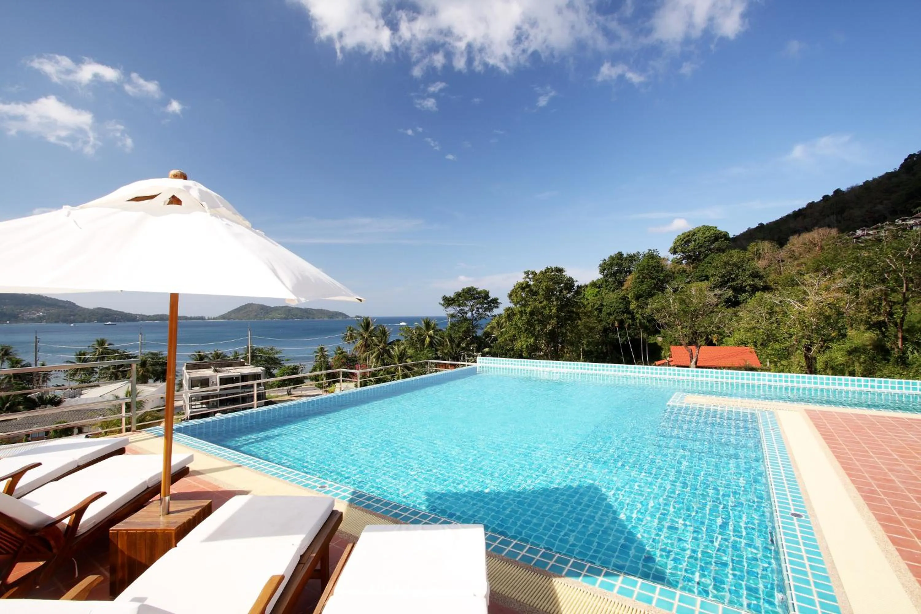Swimming pool in The Baycliff Residences
